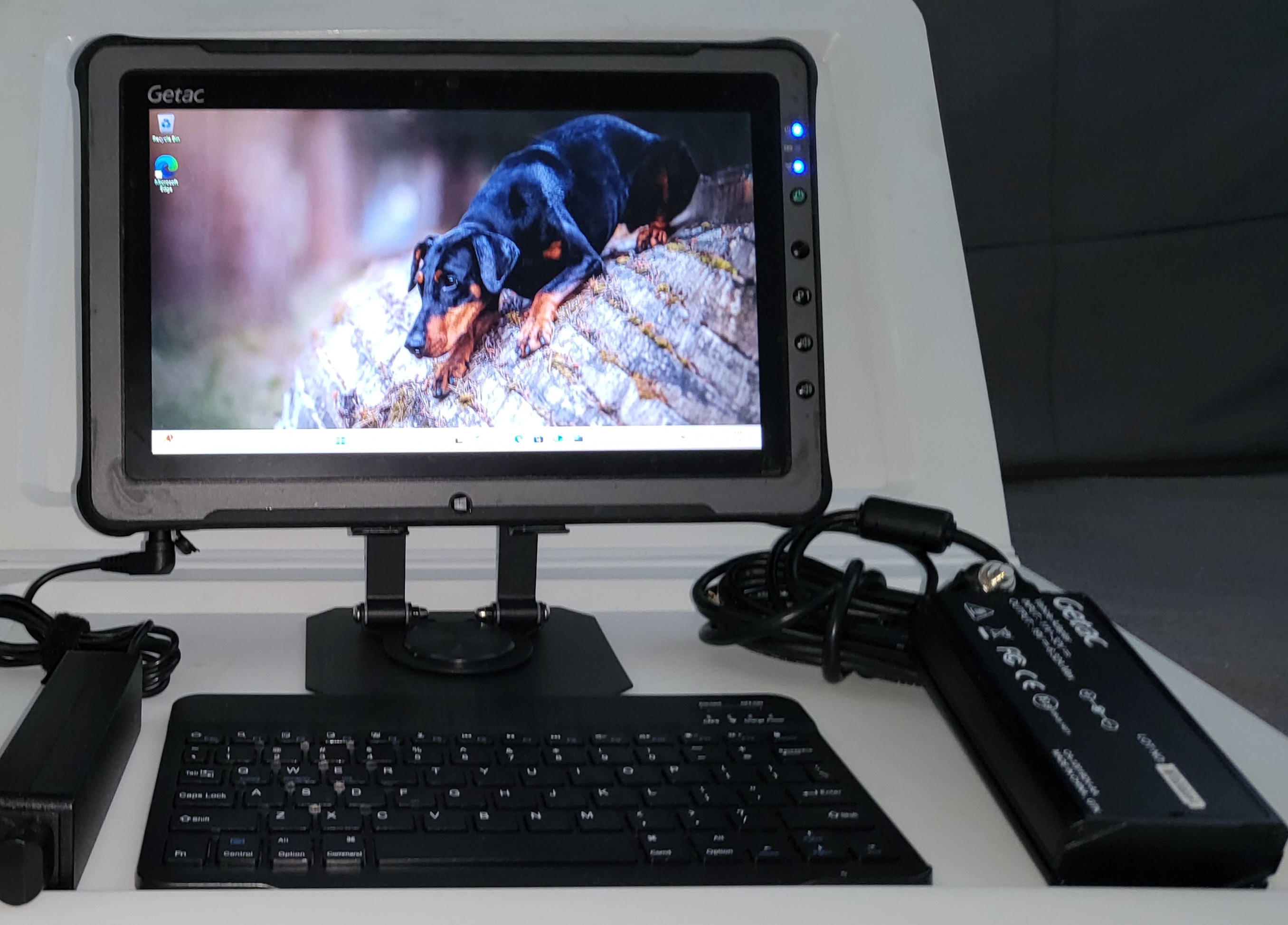 FULLY RUGGED GETAC F110 WITH CORE i7/NEW 1TB SSD/8GB RAM/NEW BATTERIES/4G-LTE SIMCARD/BLUETOOTH/KEYBOARD/HEAVY-DUTY CHARGER