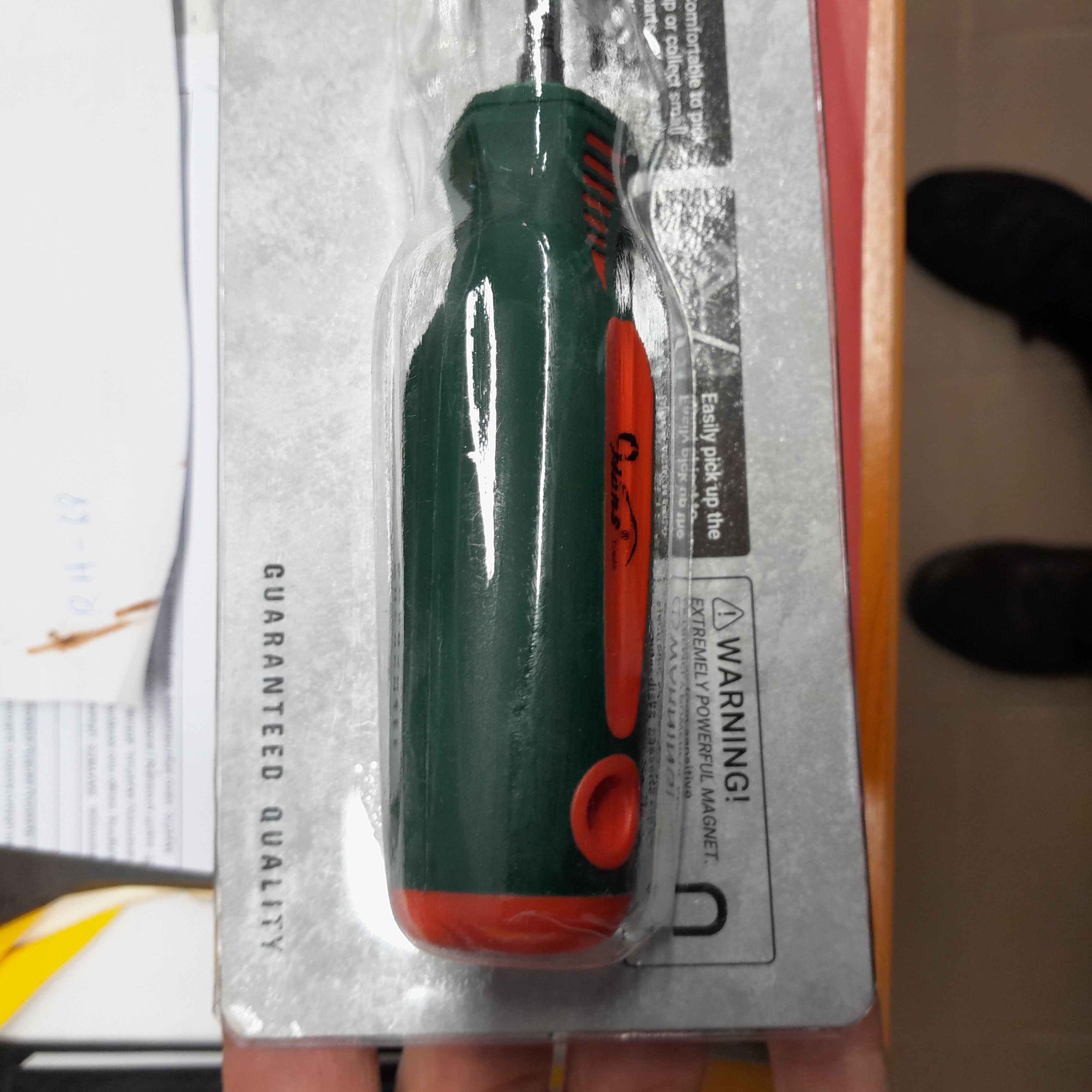 magnetas su ilga rankena ilgis 56 cm