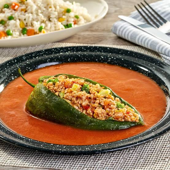 Chiles rellenos de carne molida