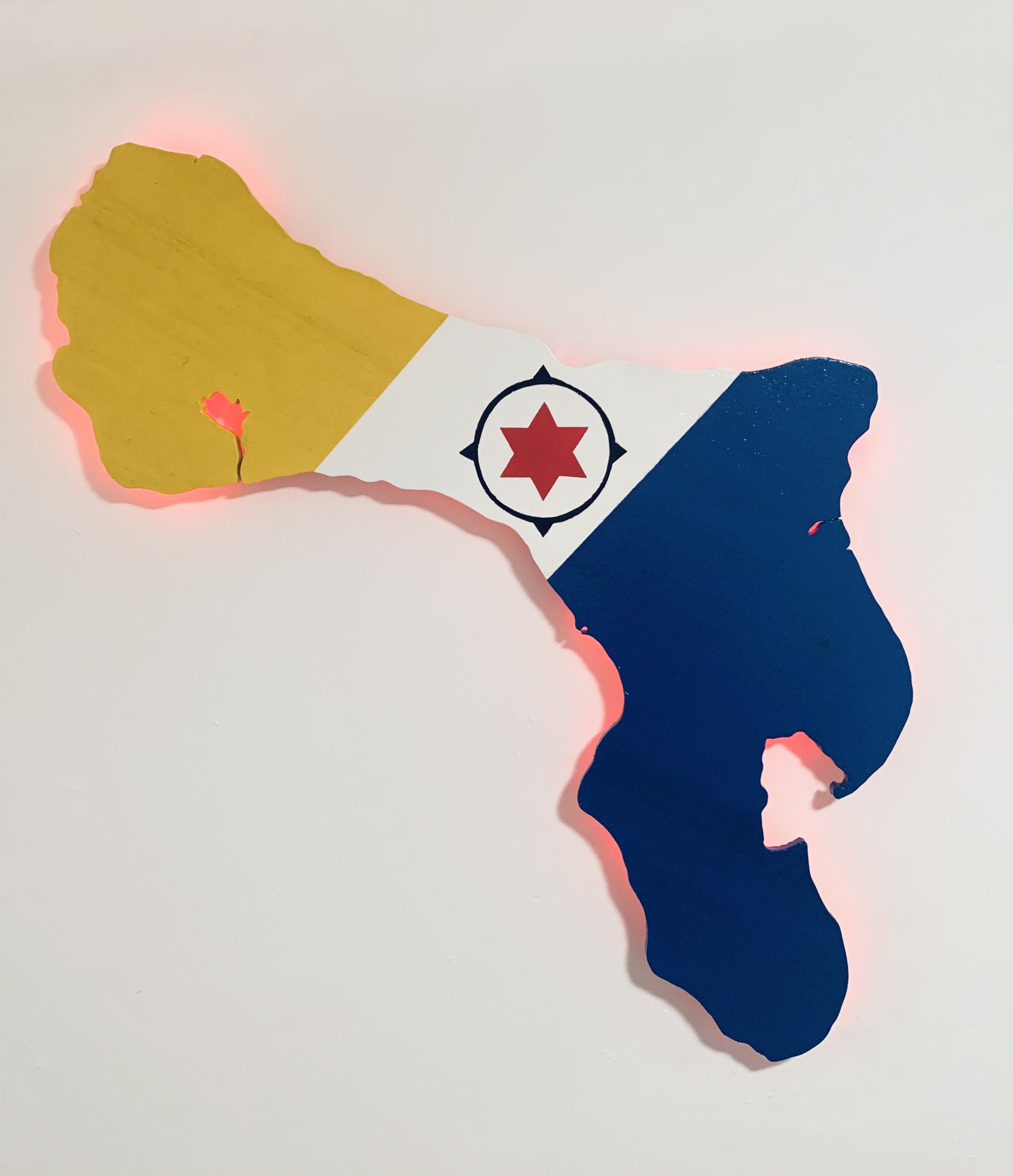 Bonaire met een jasje van de vlag (Klein).