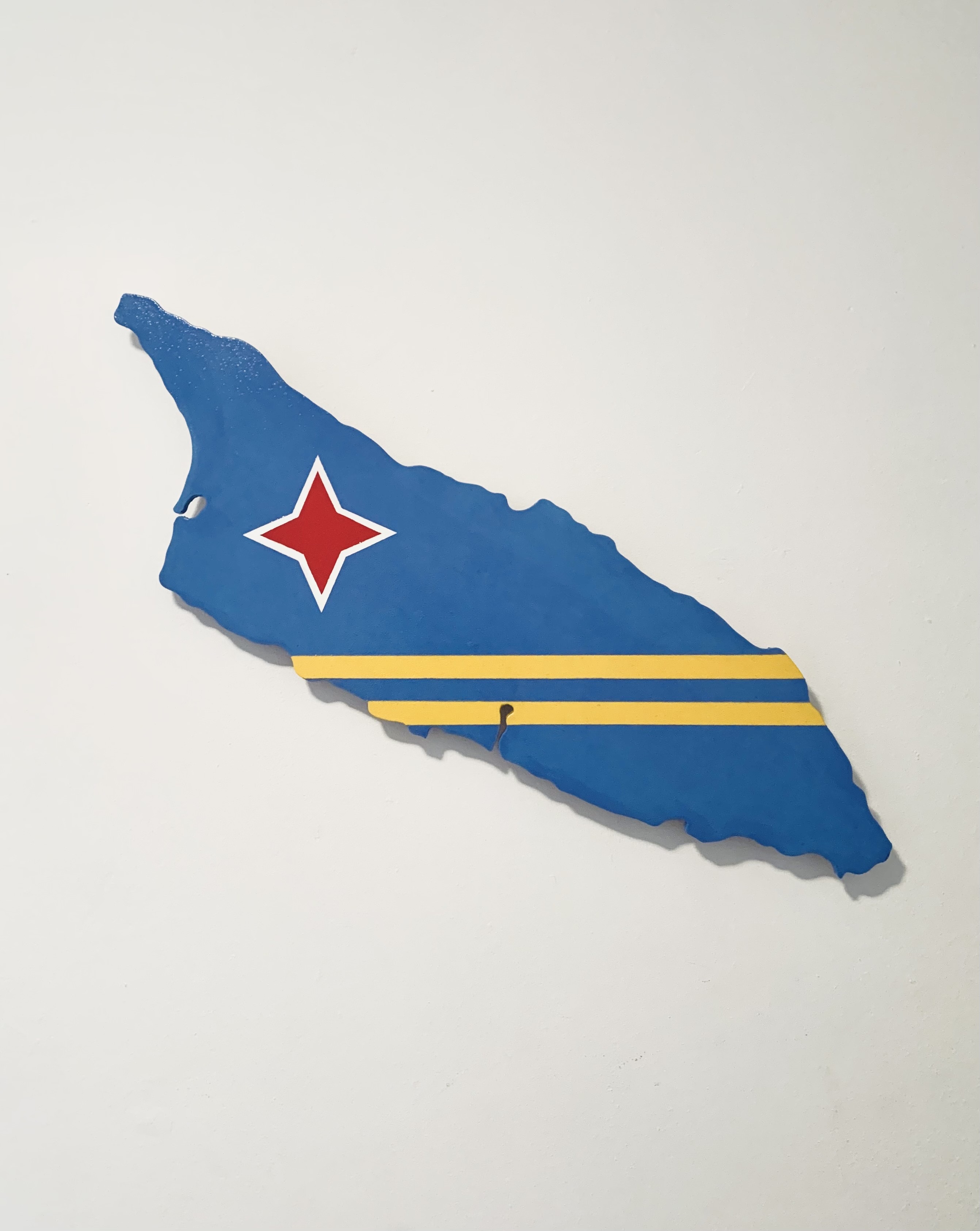 Aruba met een jasje van de vlag (Groot).