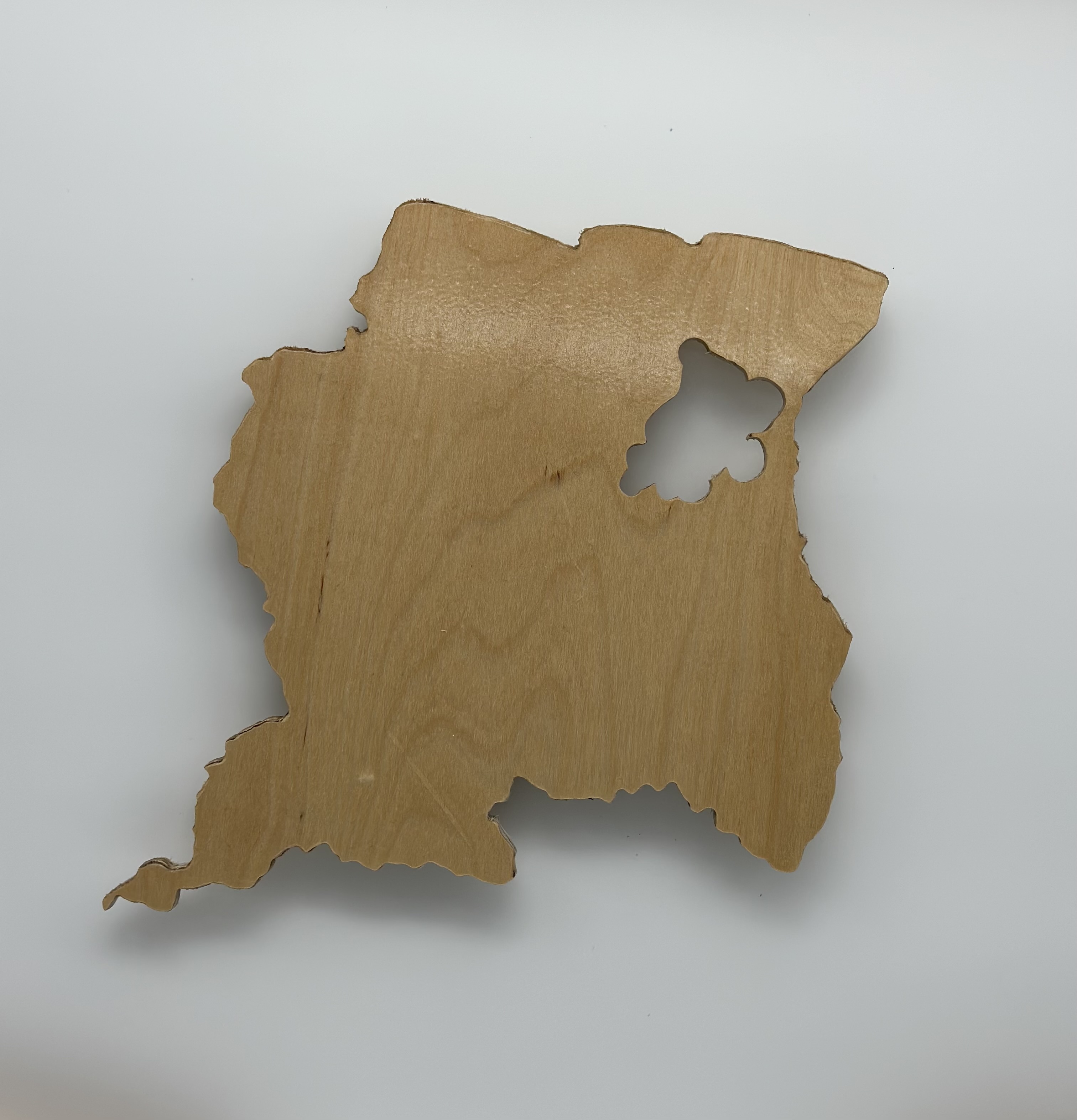 Suriname met een lichte/donker kleur hout.