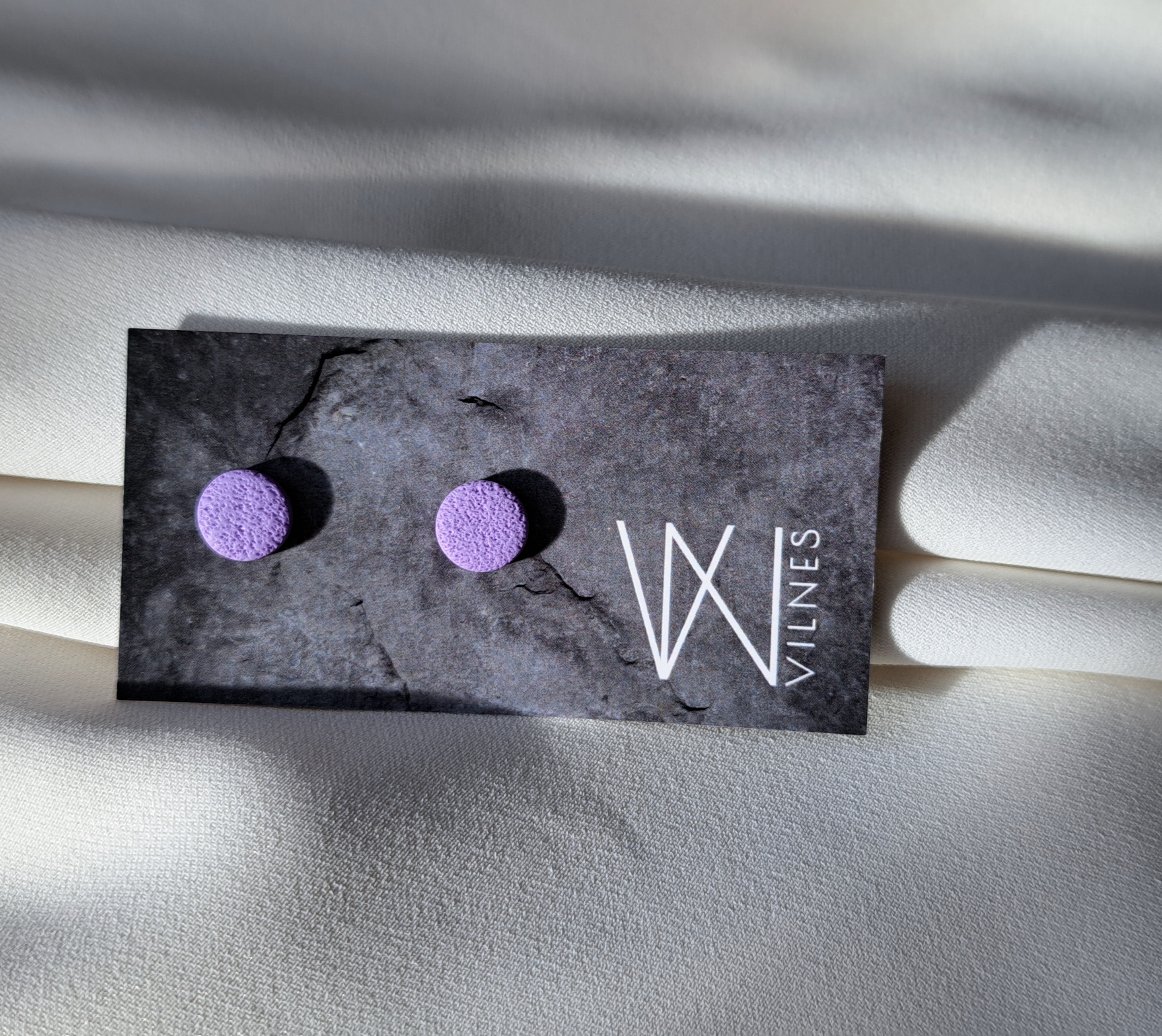 Mini spalvingi auskariukai - nelygiu paviršiumi