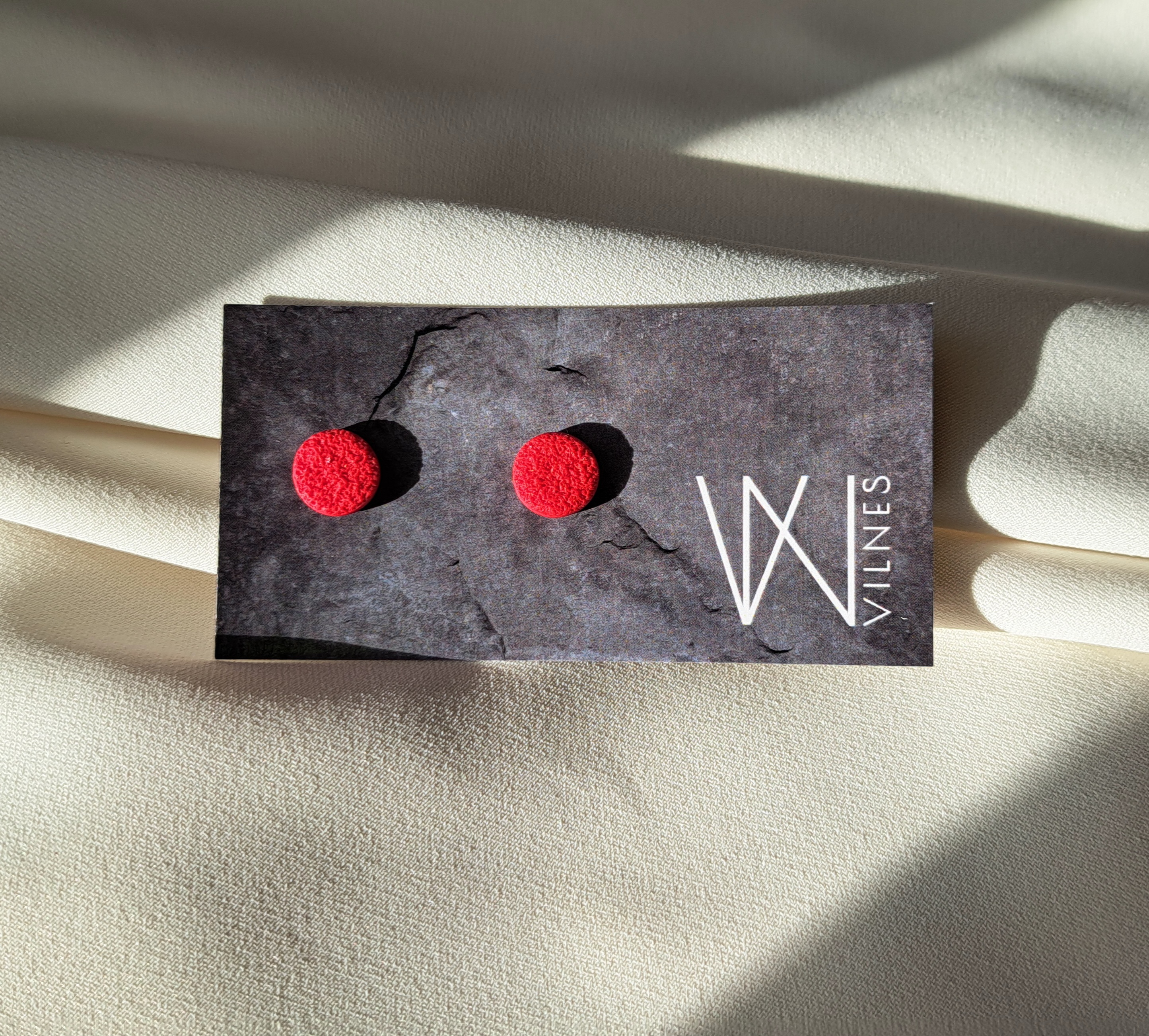 Mini spalvingi auskariukai - nelygiu paviršiumi