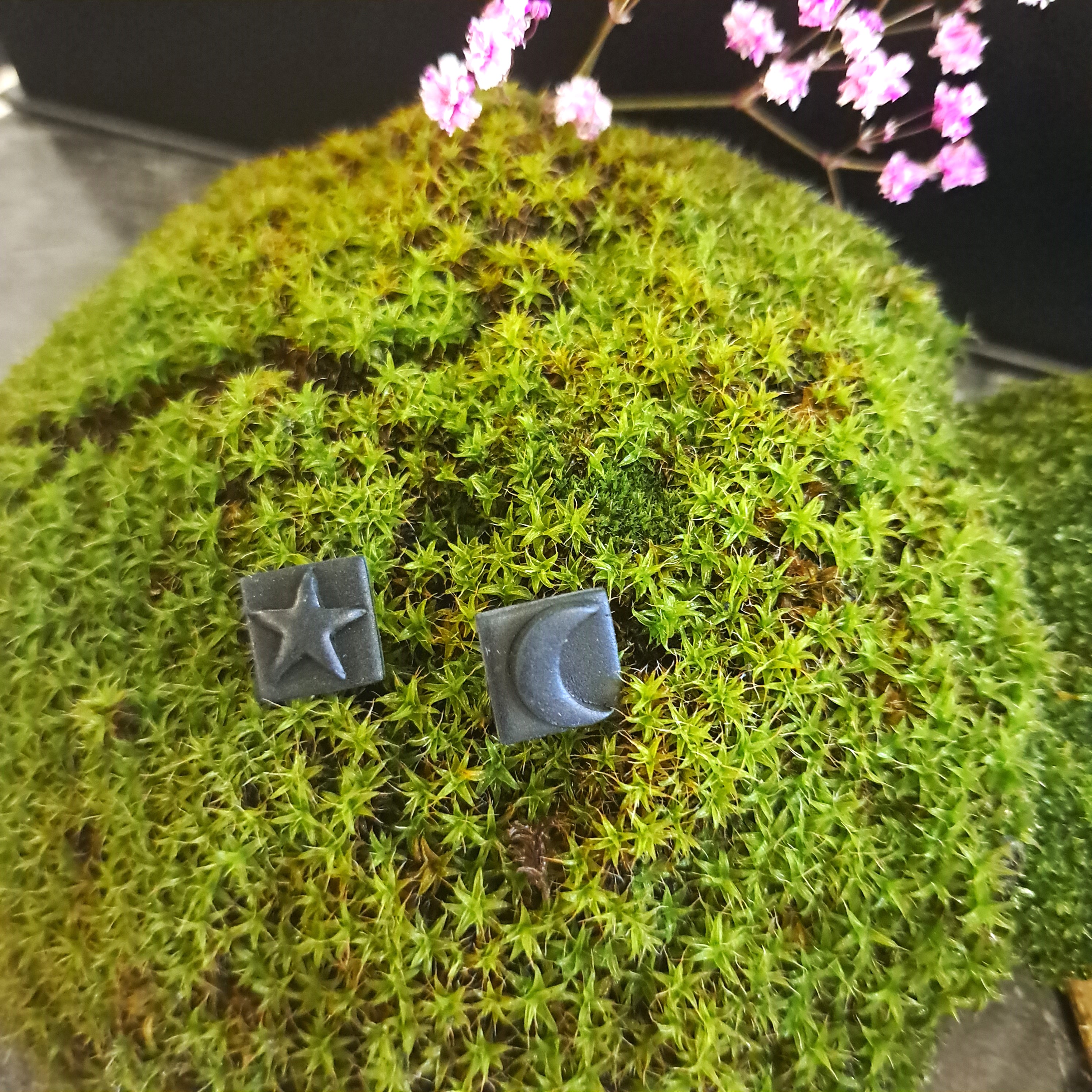 Žvaigždutė ir mėnulis kvadratėlyje - spalva juoda