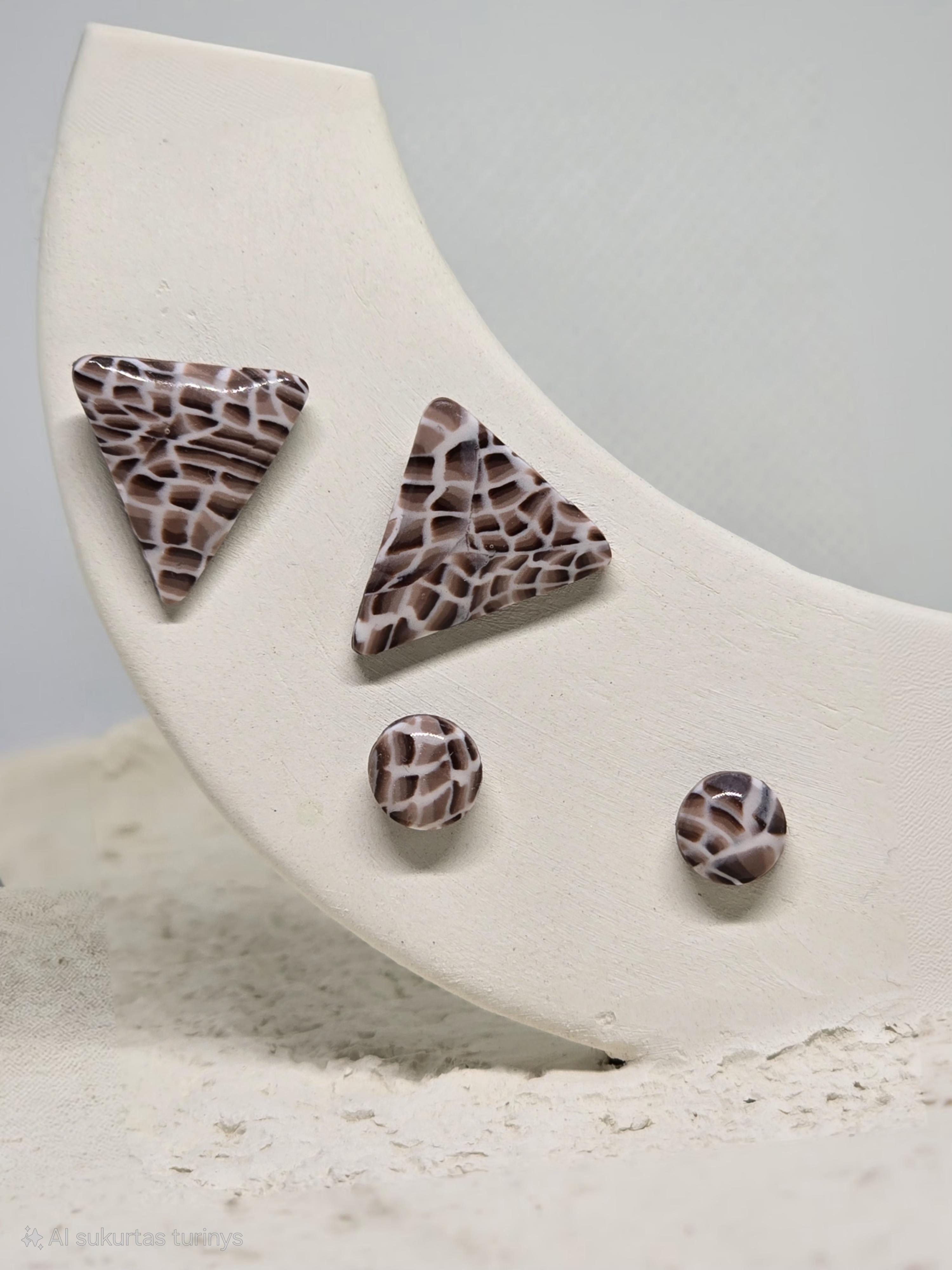 Raiba gegužė - trys kampai