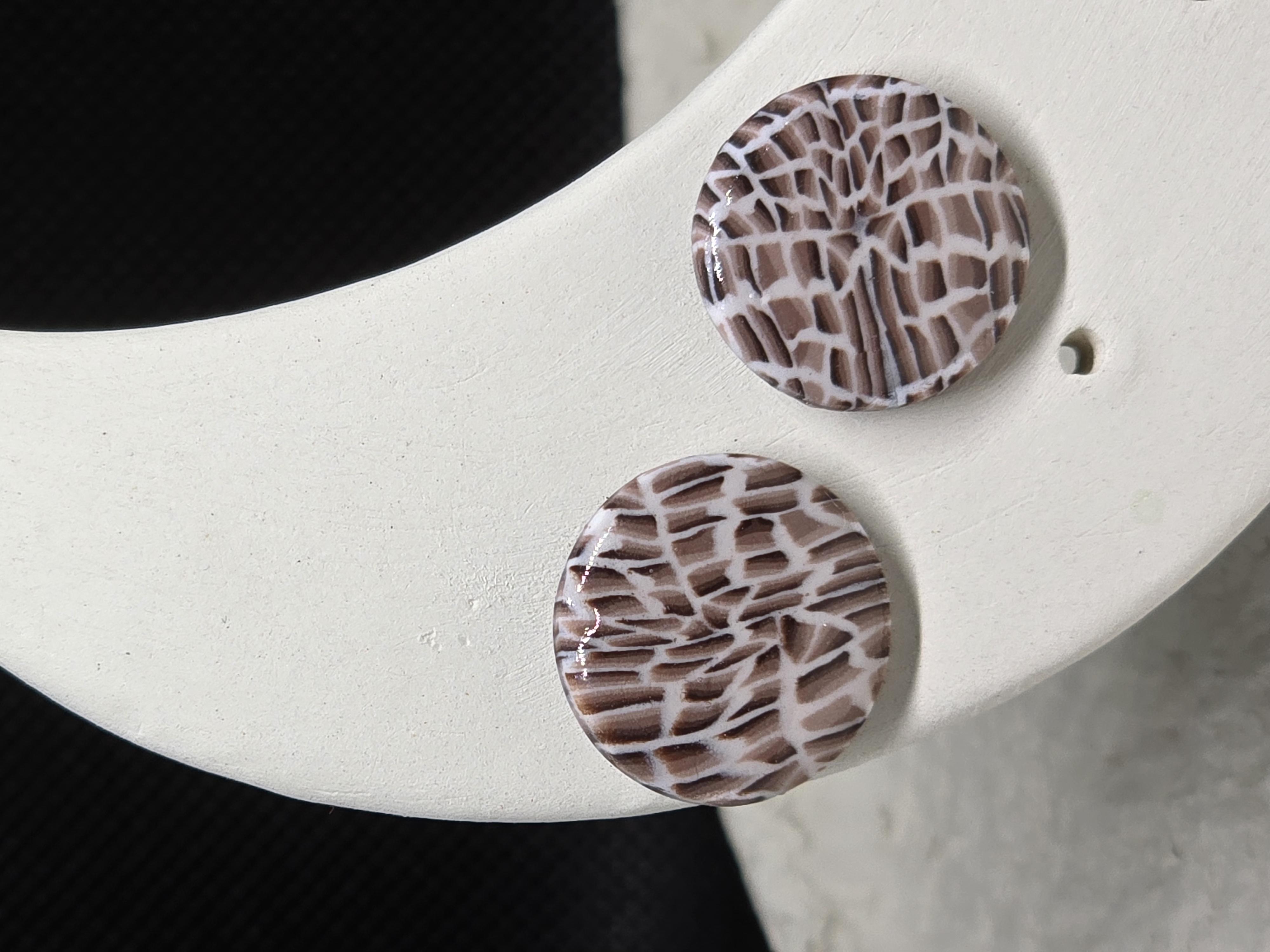 Raiba gegužė - apvalus