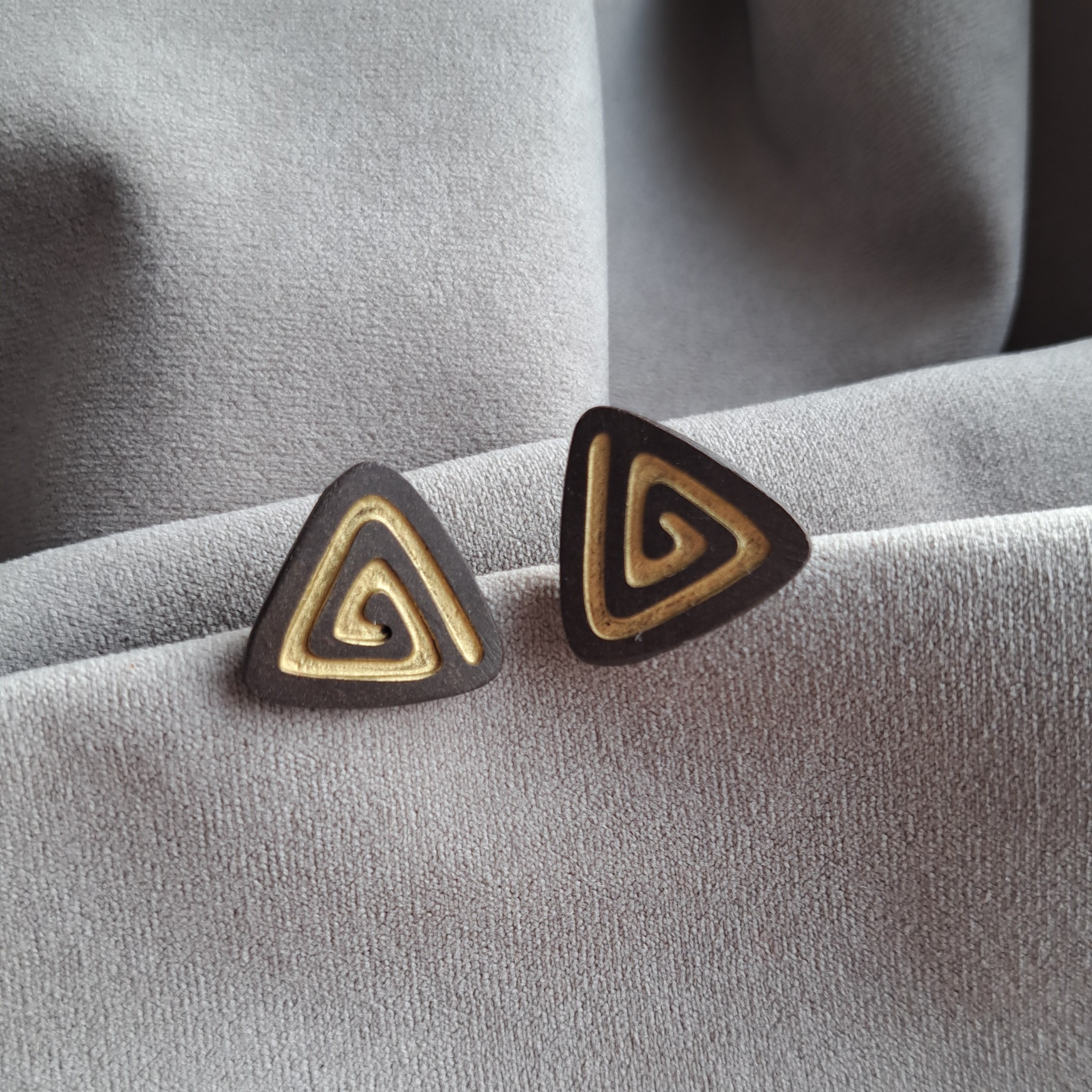 Trikampis labirintas (dvi spalvos)