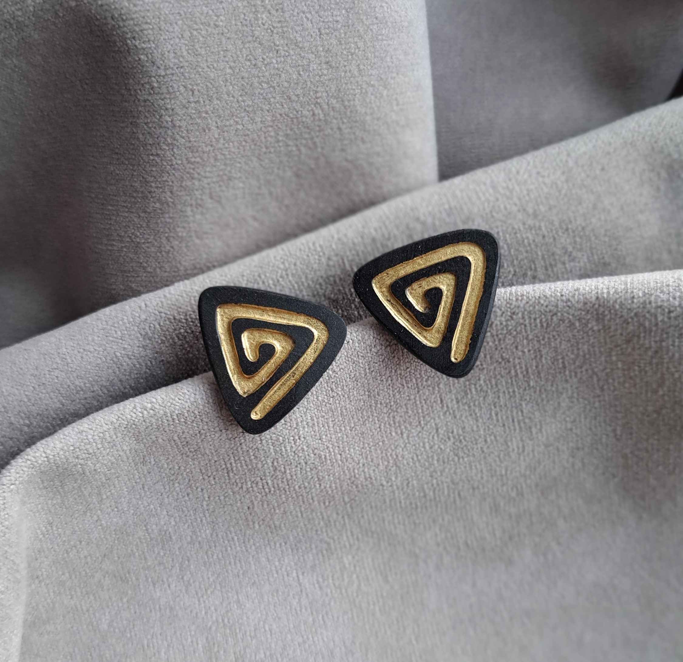 Trikampis labirintas (dvi spalvos)