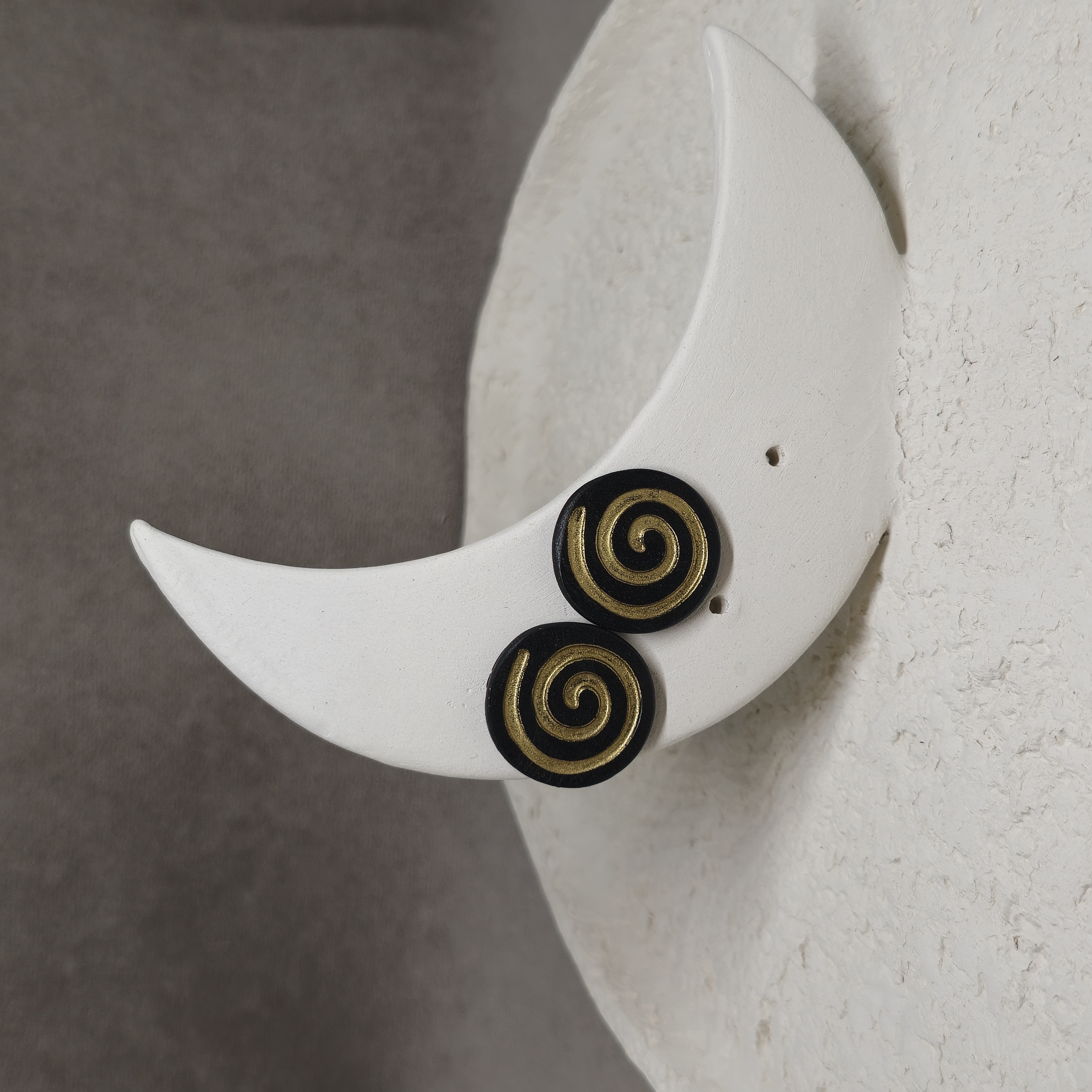 Apvalus labirintas- juodi