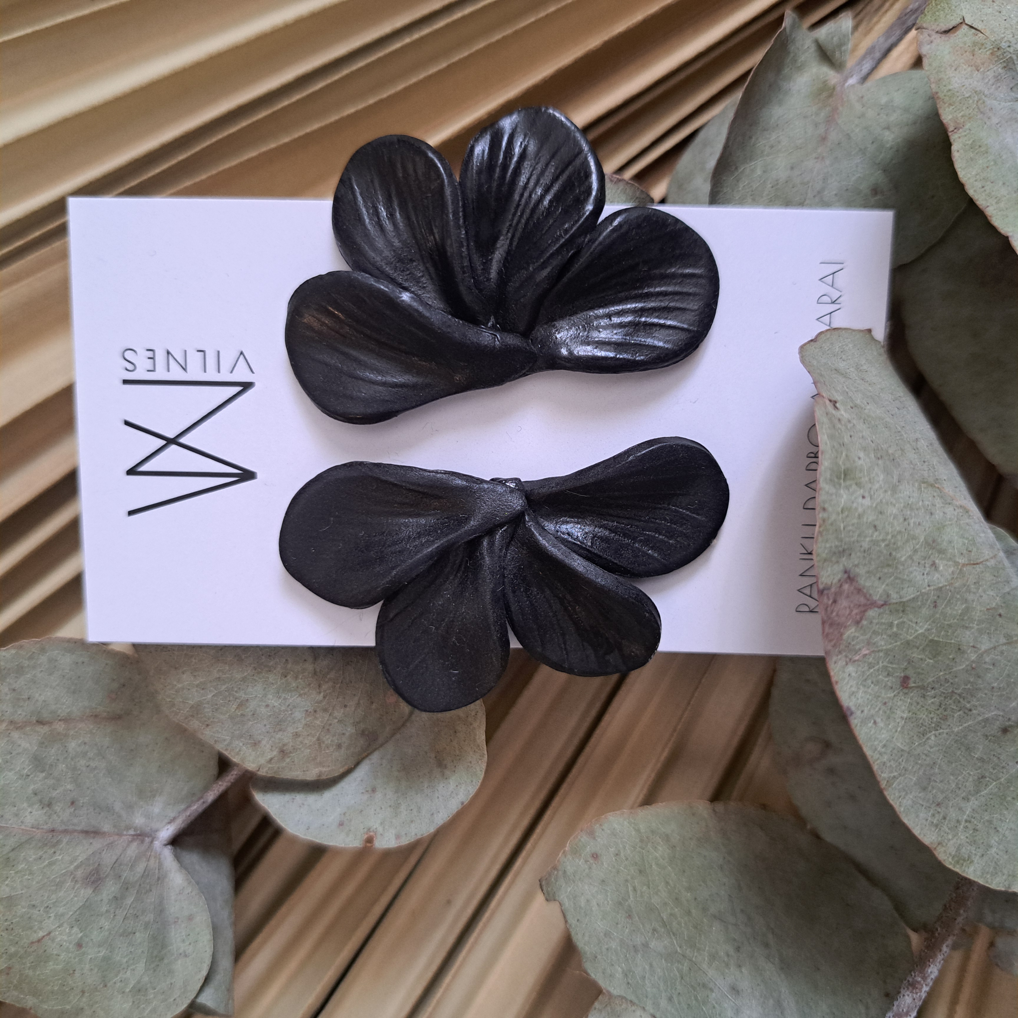 Žiedlapiai ausyse (keturios spalvos)