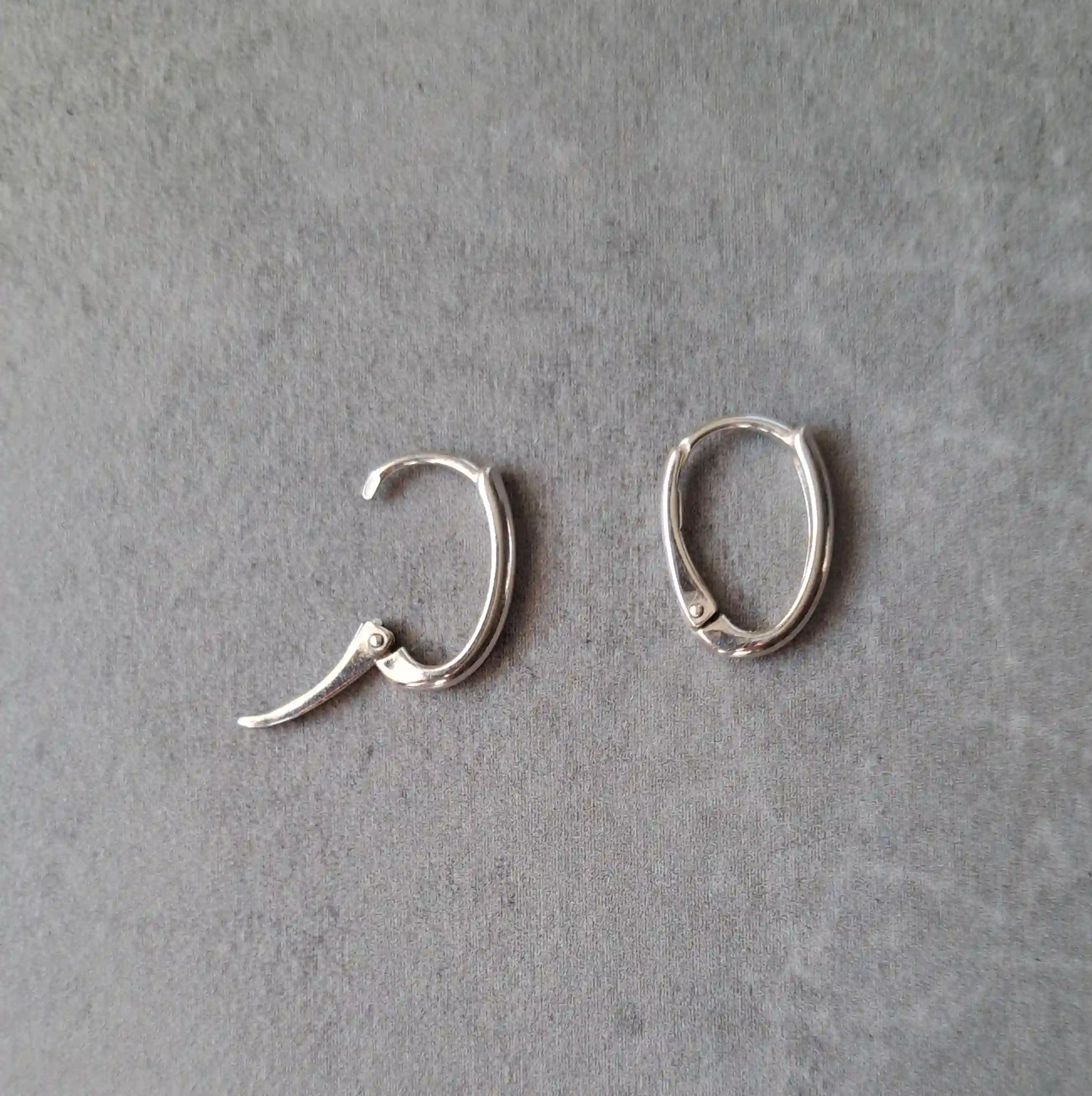 Kabantys auskarai - šokolado ruda