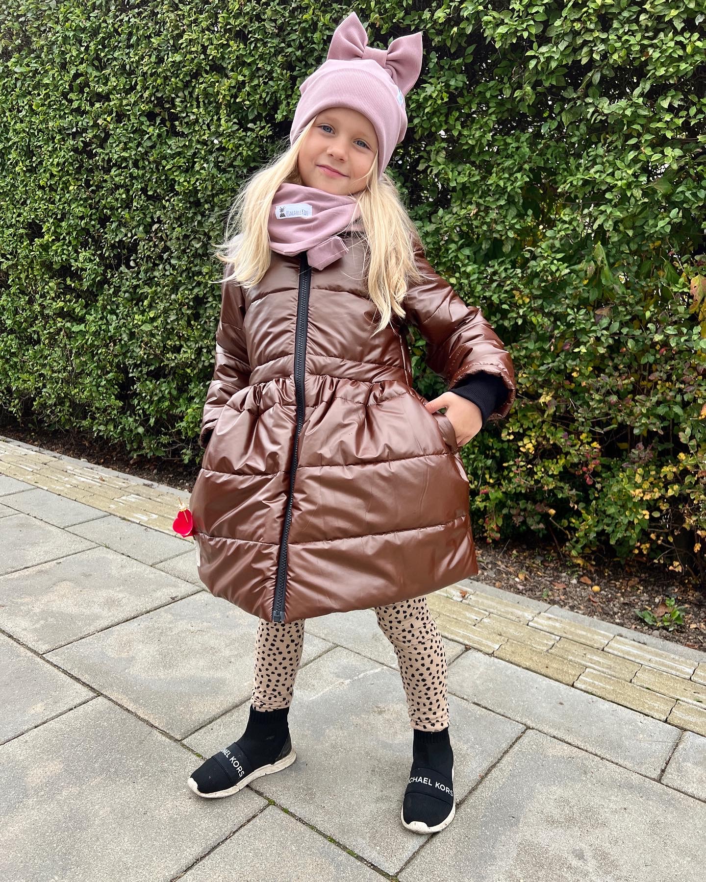 Šokoladinė Angeliuko striukė su sijonu