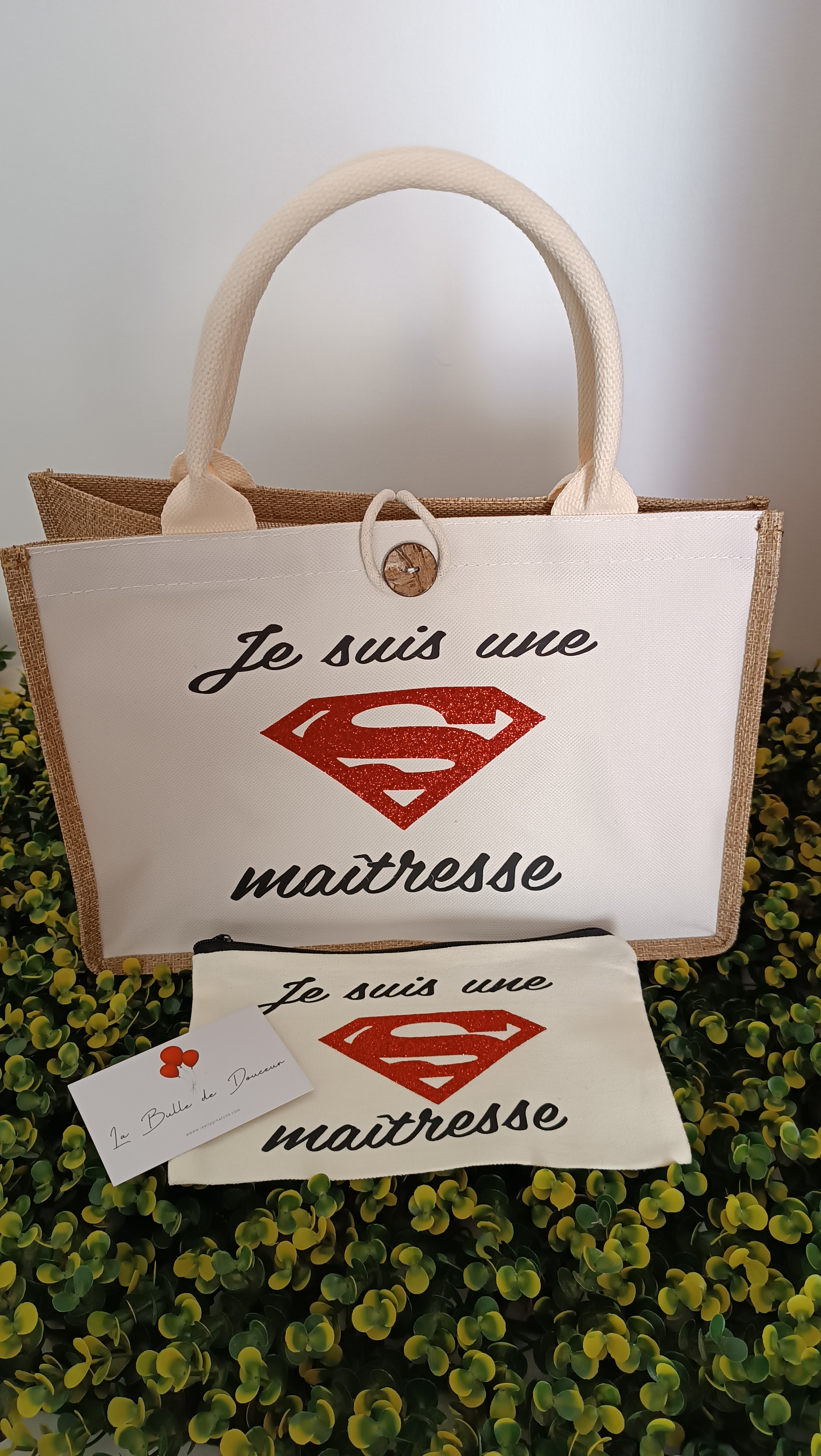 sac et pochette "Je suis une super maitresse"