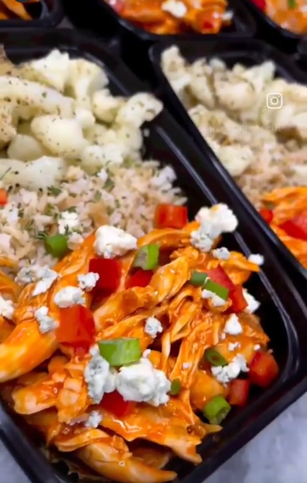 BUFFALO CHICKEN & CAULIFLOWER BOWL