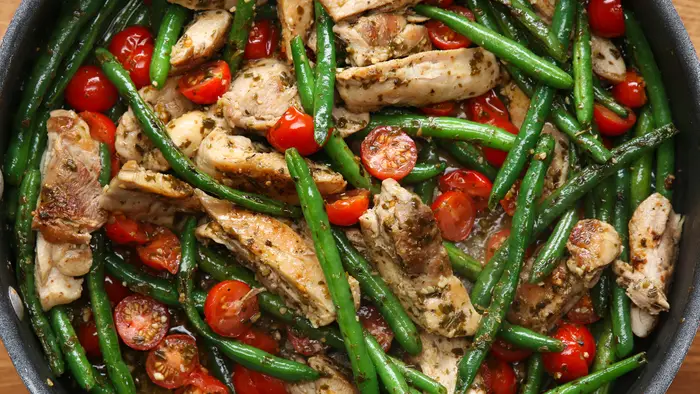 Herb Chicken, Green Beans & Cherry Tomatoes Skillet 