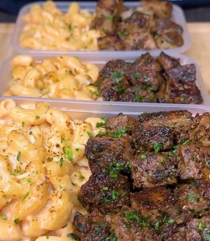 Grilled Beef Bites with Mac and Cheese