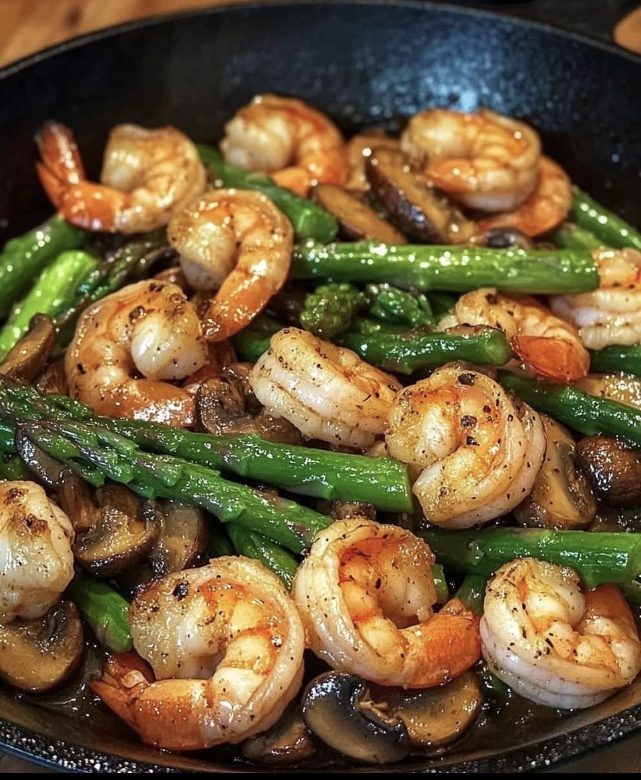 Garlic Shrimp & Asparagus Skillet