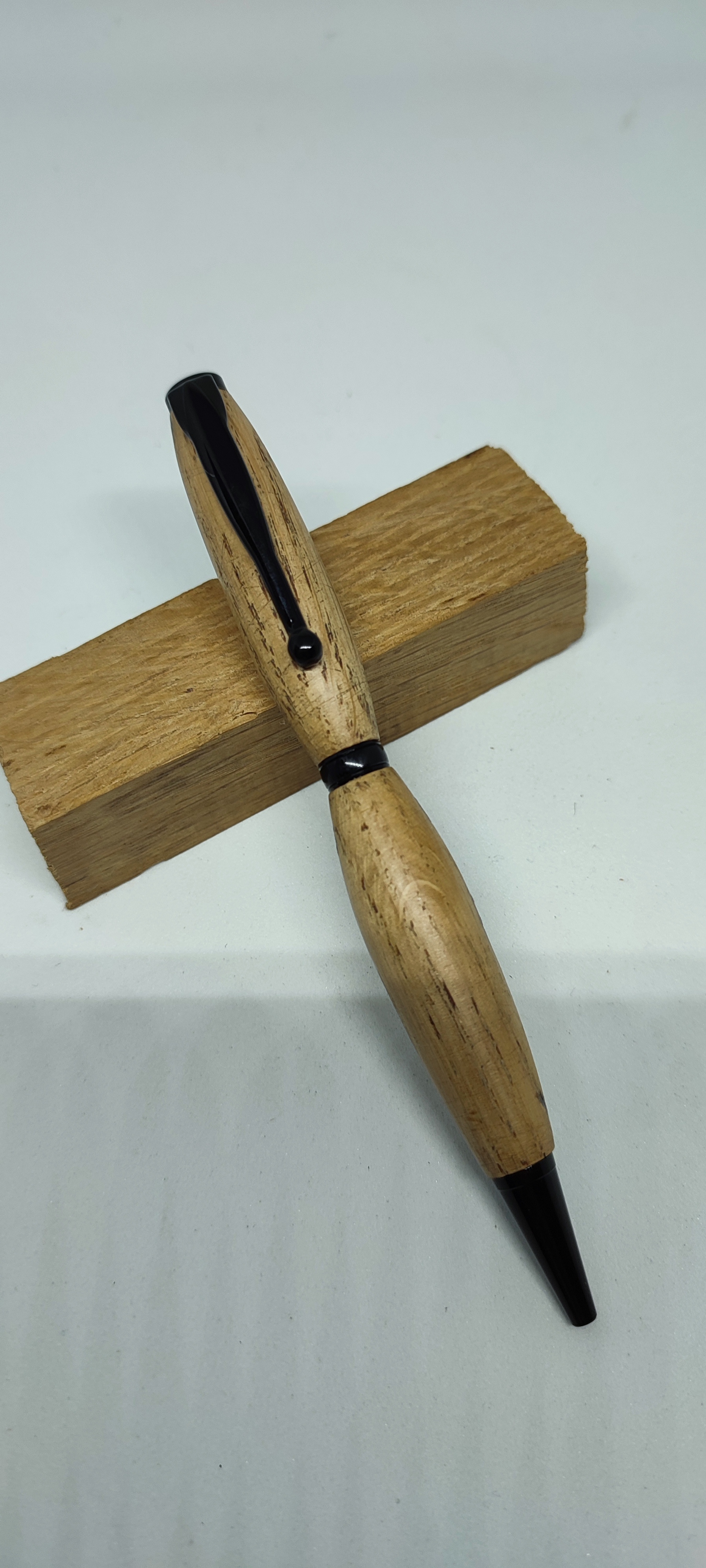 Stylo en chêne ciré