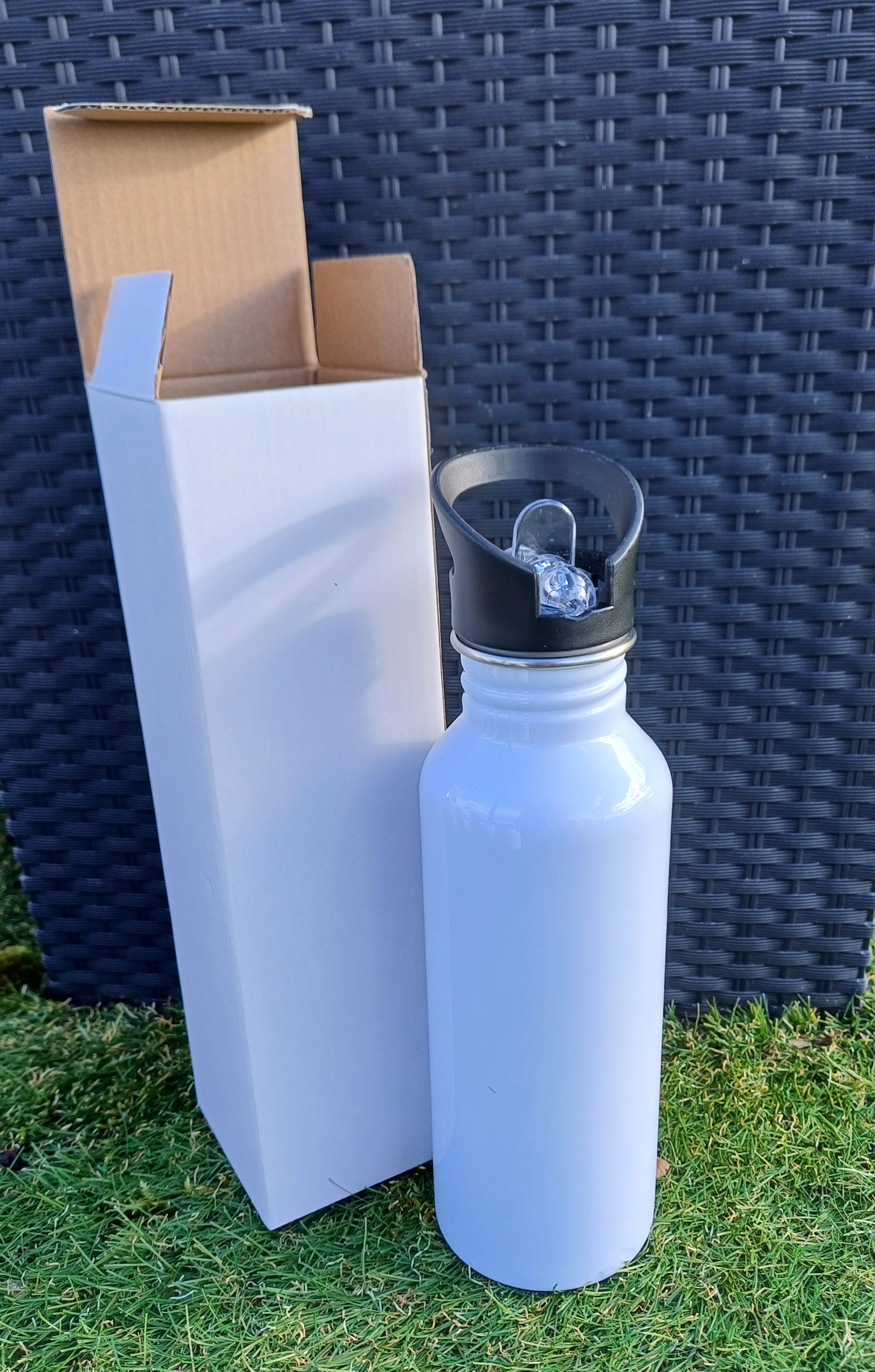 Gourde en aluminium avec embout "bec" paille 600ml