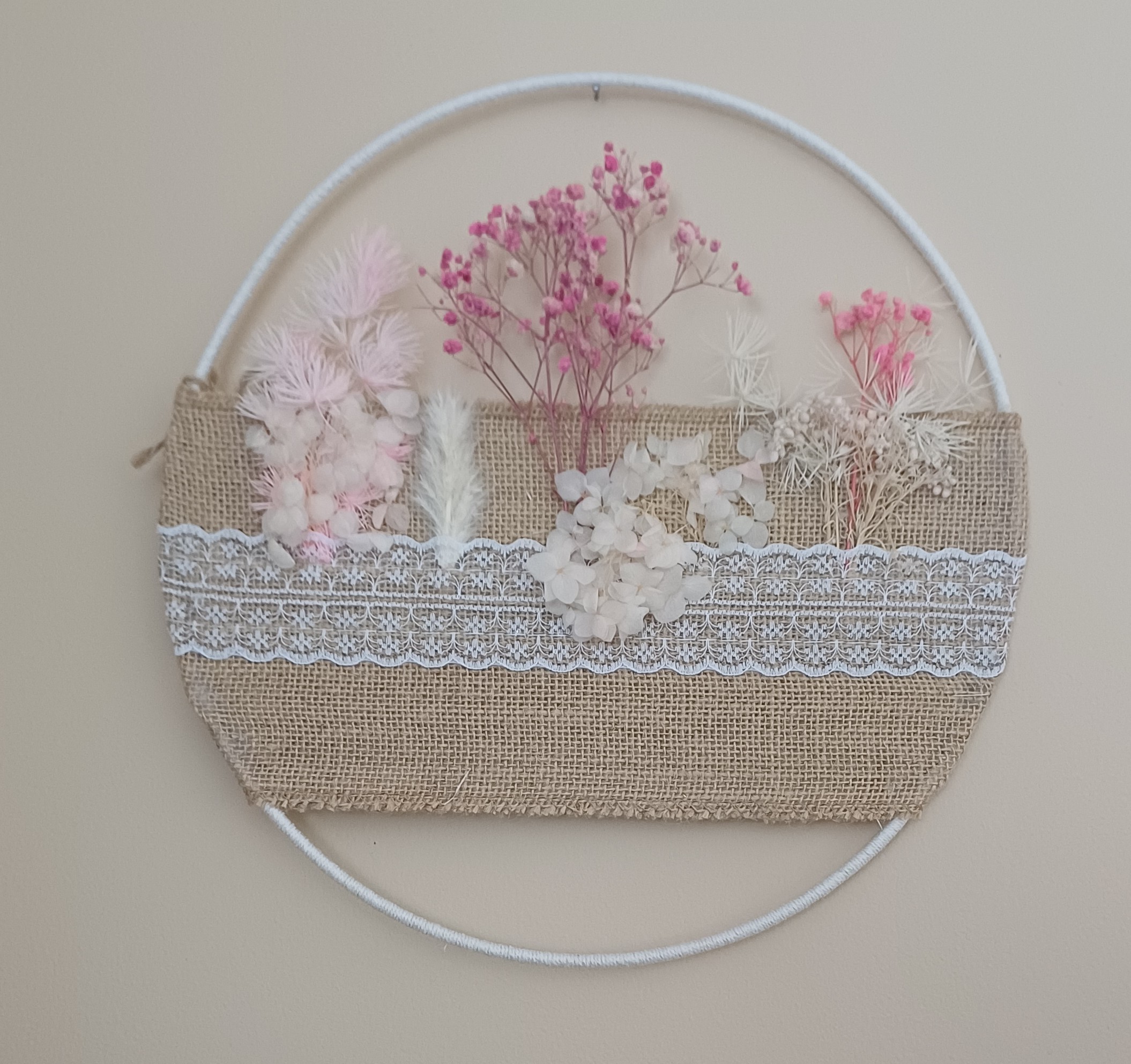 Décoration murale en fleurs sechées