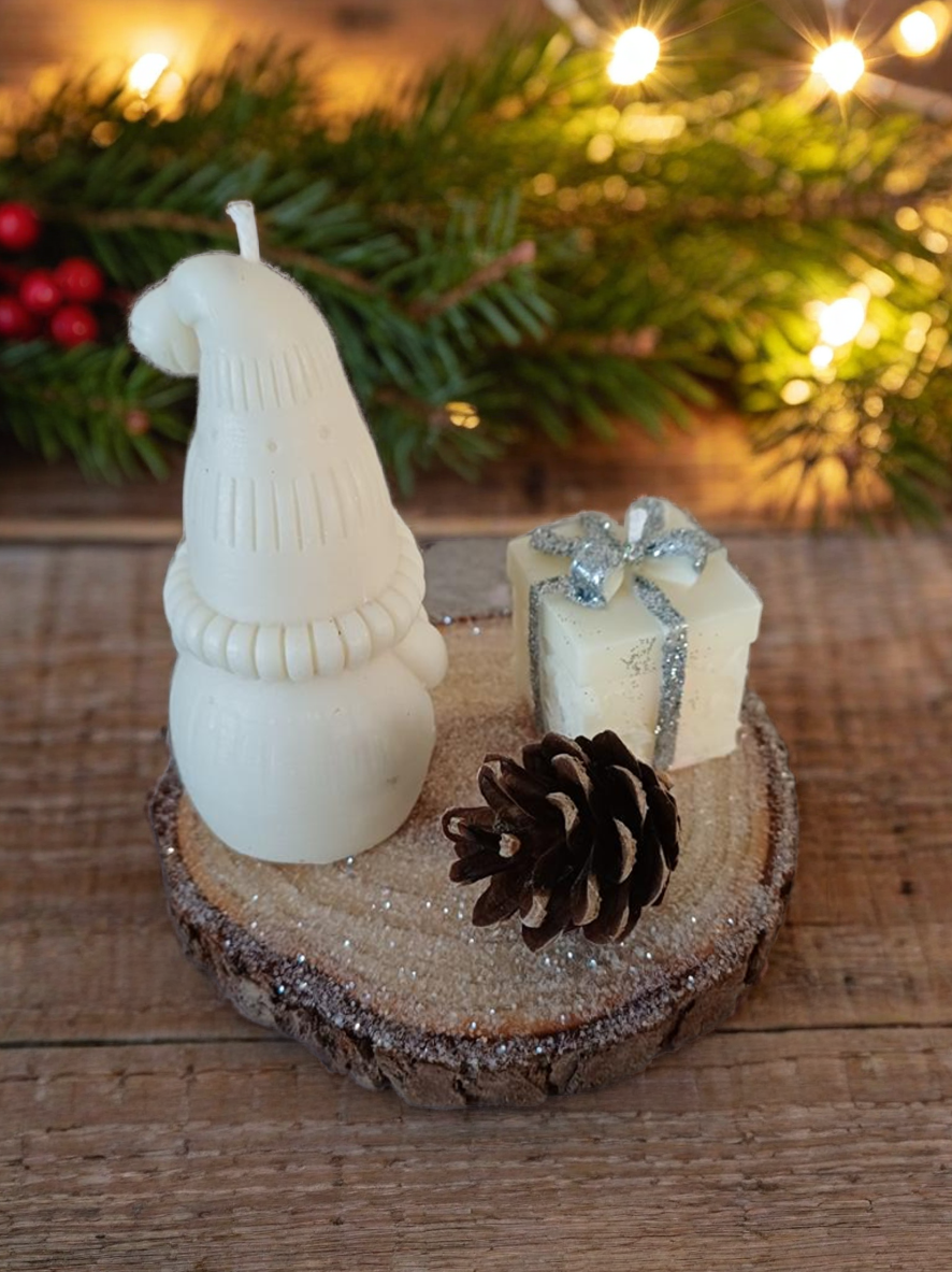 Composition de Noël Bougie "Gnome cadeau"
