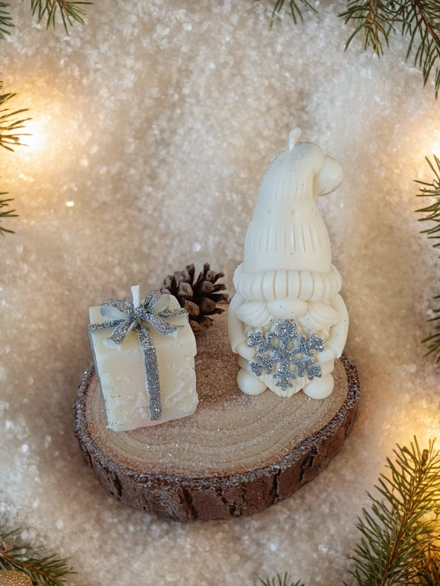 Composition de Noël Bougie "Gnome cadeau"