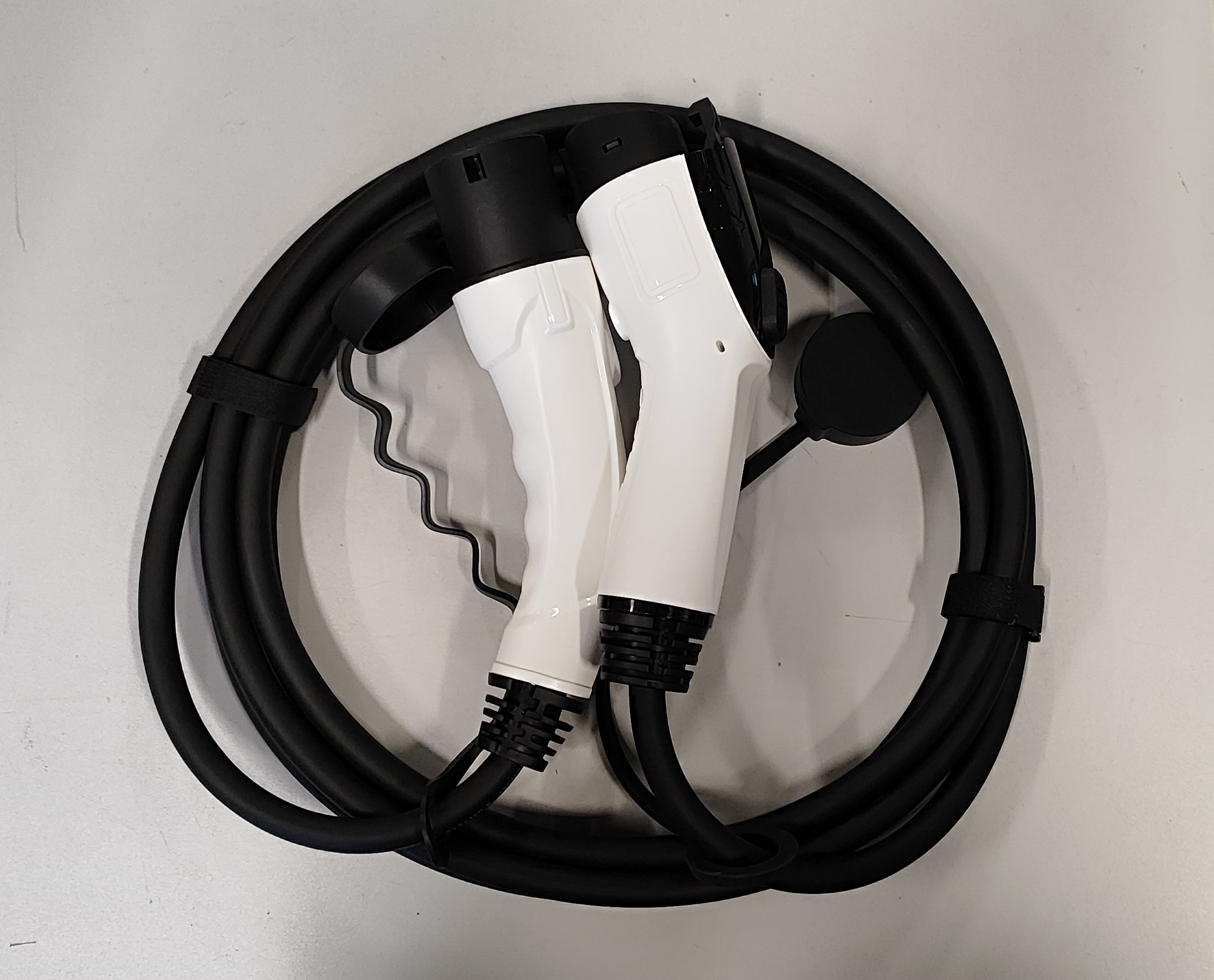 Įkrovimo kabelis Type 2 - Type 1 jungiamas į įkrovimo stotelę 32A, 1 Fazė, 7,4 KW  5 metrų ilgio