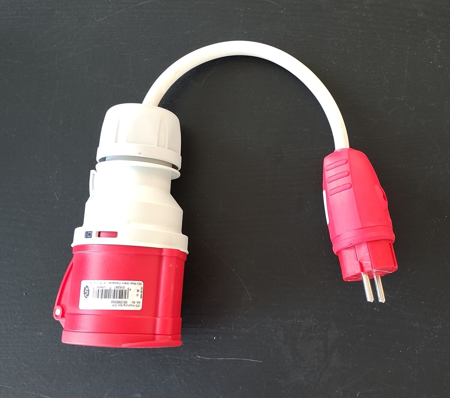 Adapteris iš trifazio 32A  į vienfazį  16A 3,5 kW
