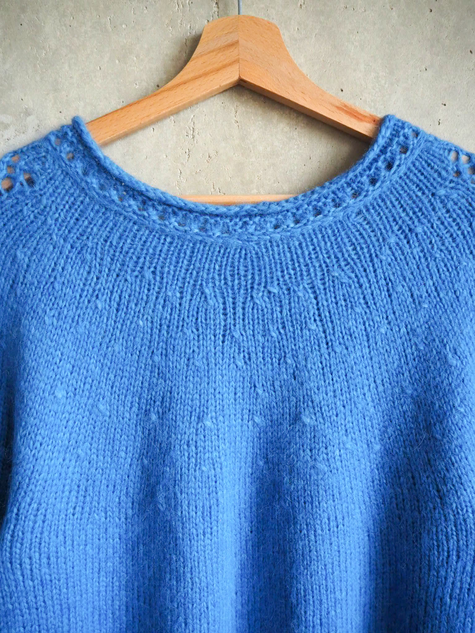 Sweter z ozdobnym splotem Wełna