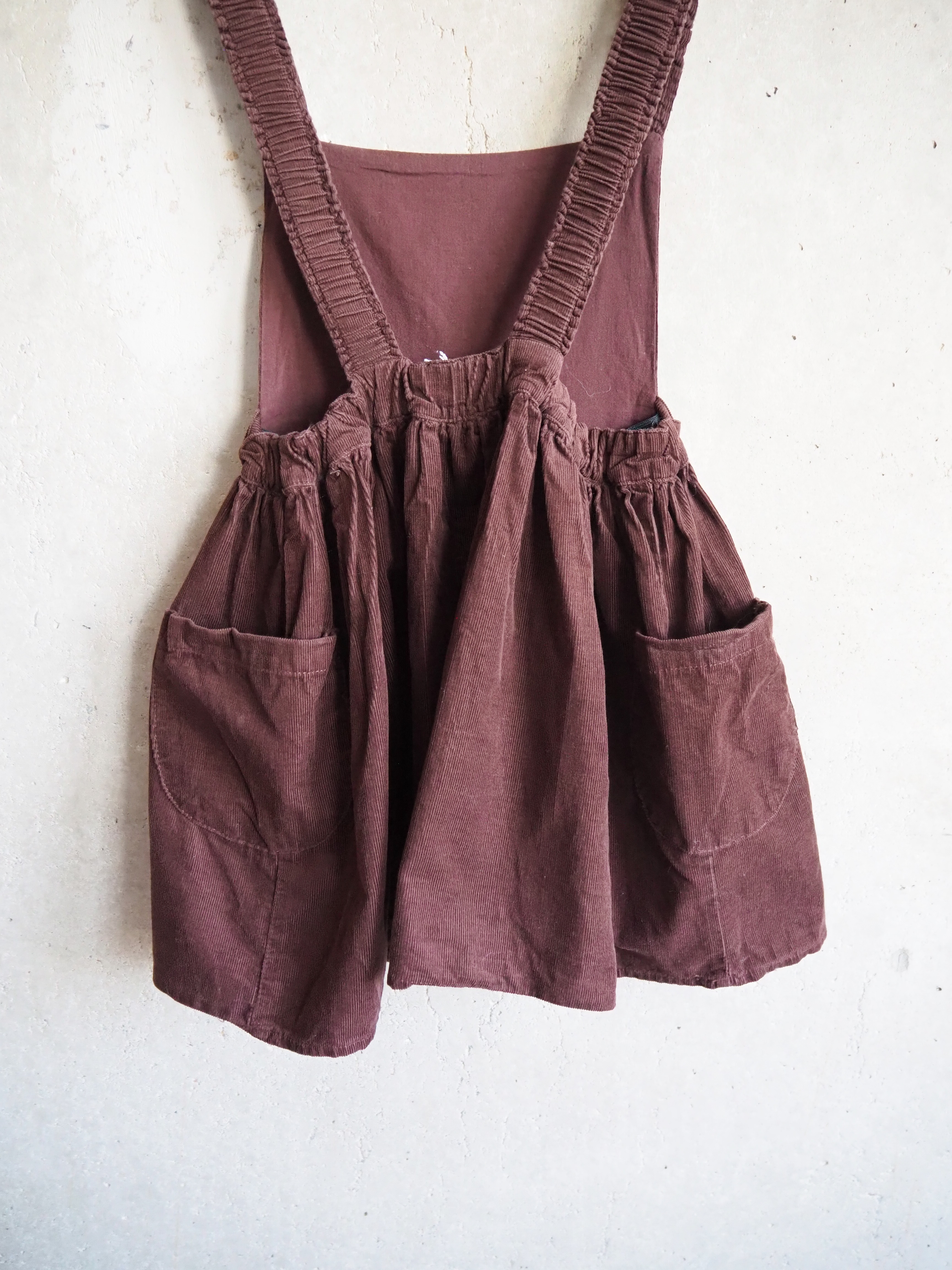 Sukienka sztruksowa Lil Atelier