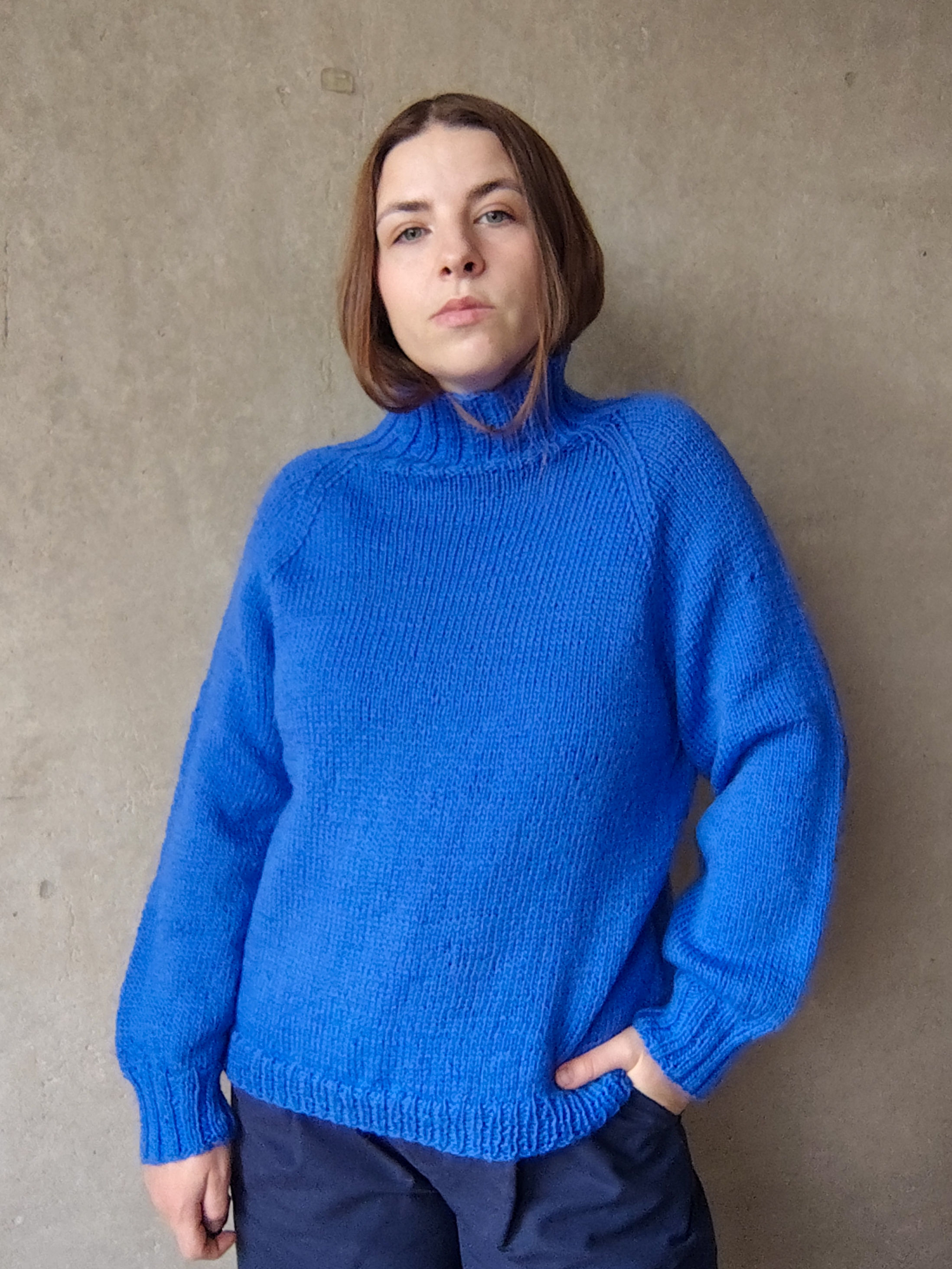 Kobaltowy sweter Wełna