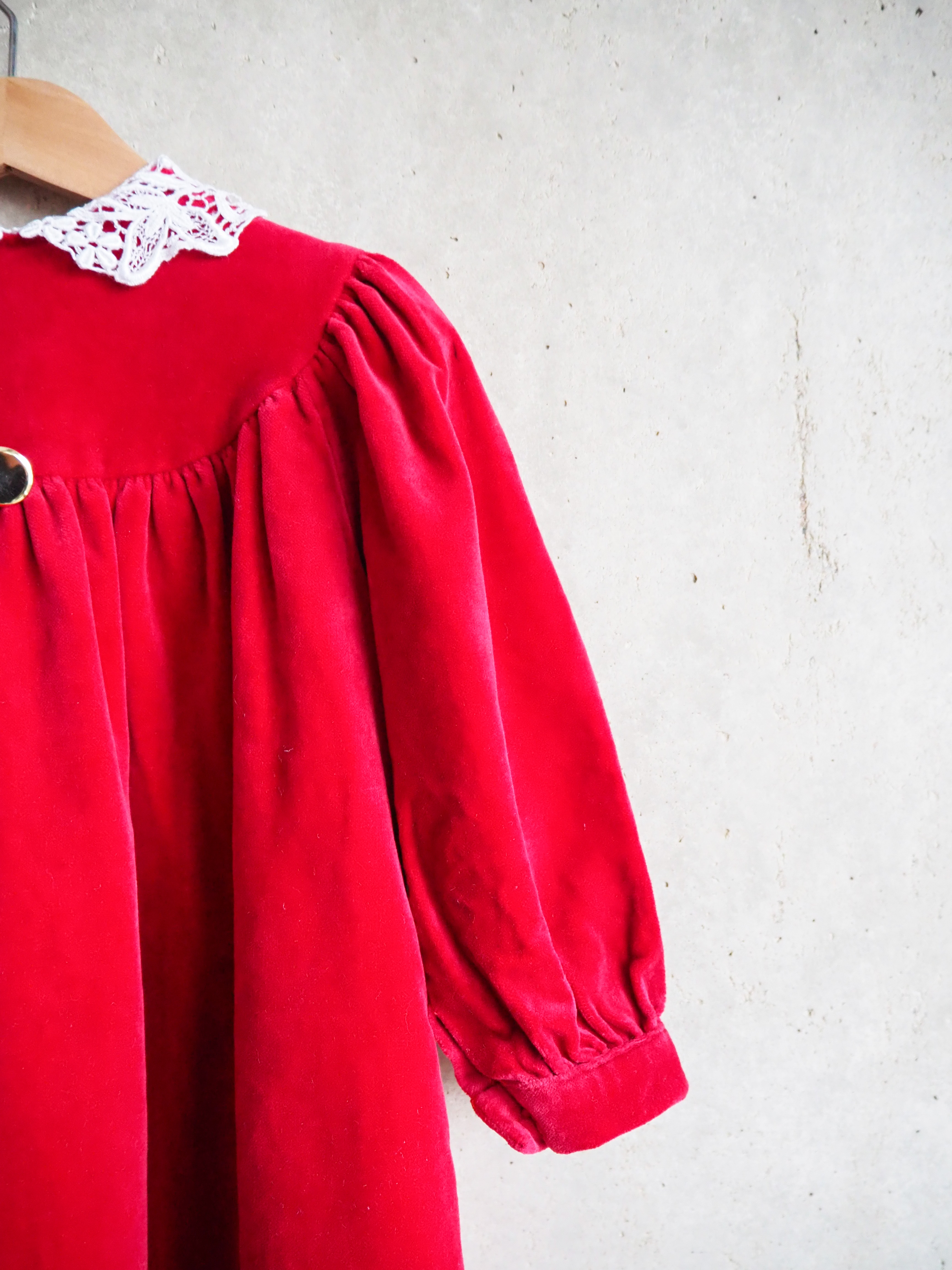 Welurowa sukienka z kołnierzykiem Vintage