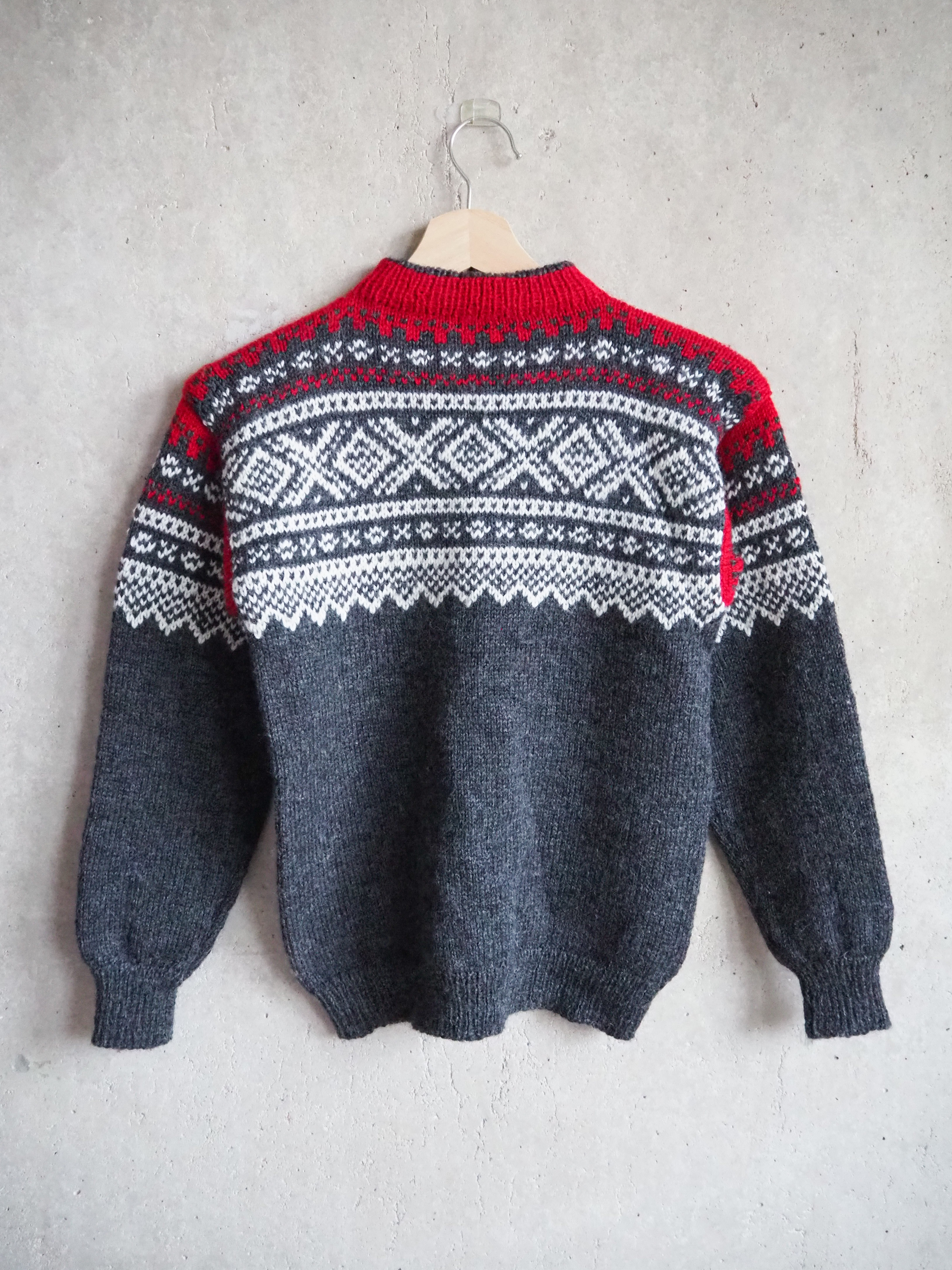 Sweter w norweskie wzory Wełna