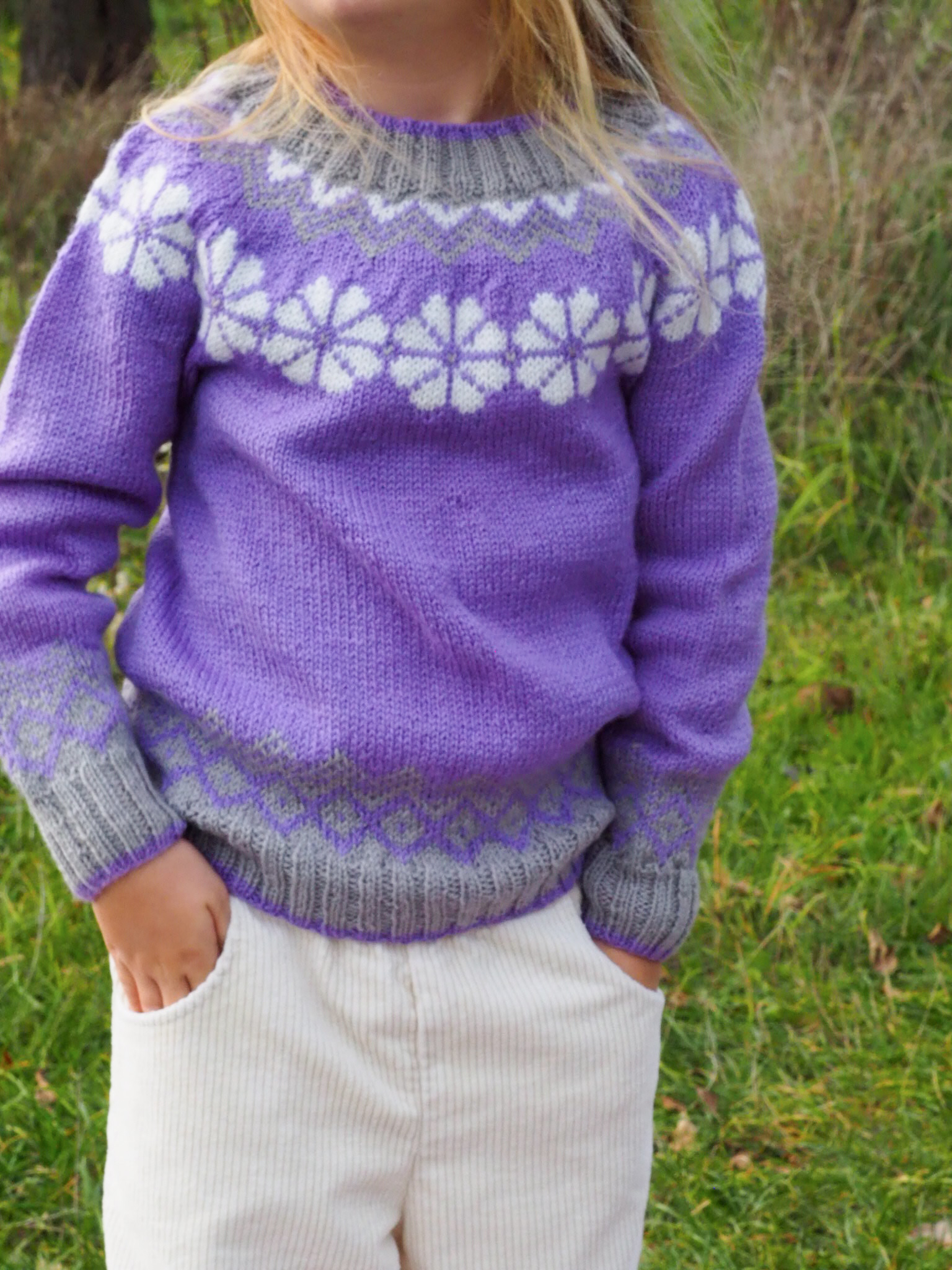 Sweter w kwiaty Wełna