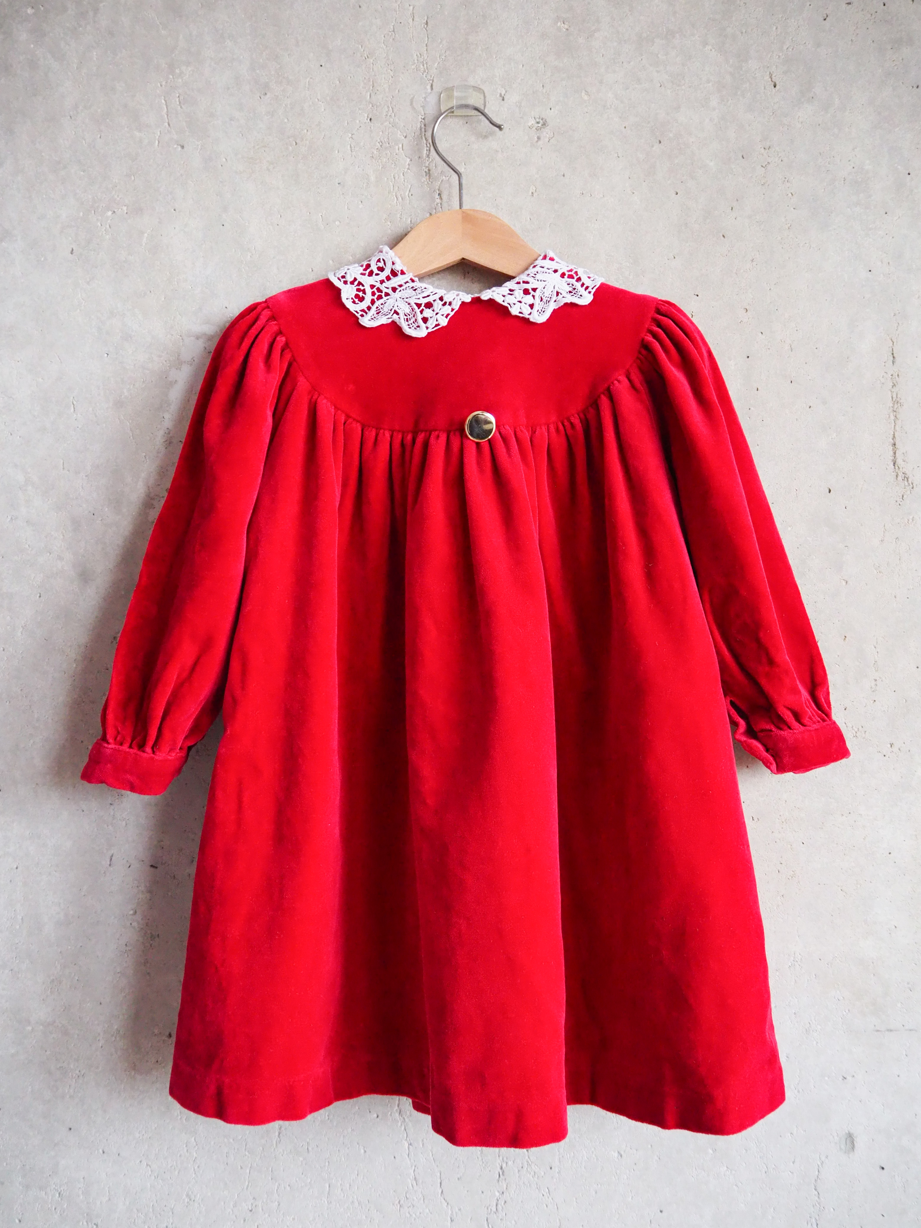 Welurowa sukienka z kołnierzykiem Vintage