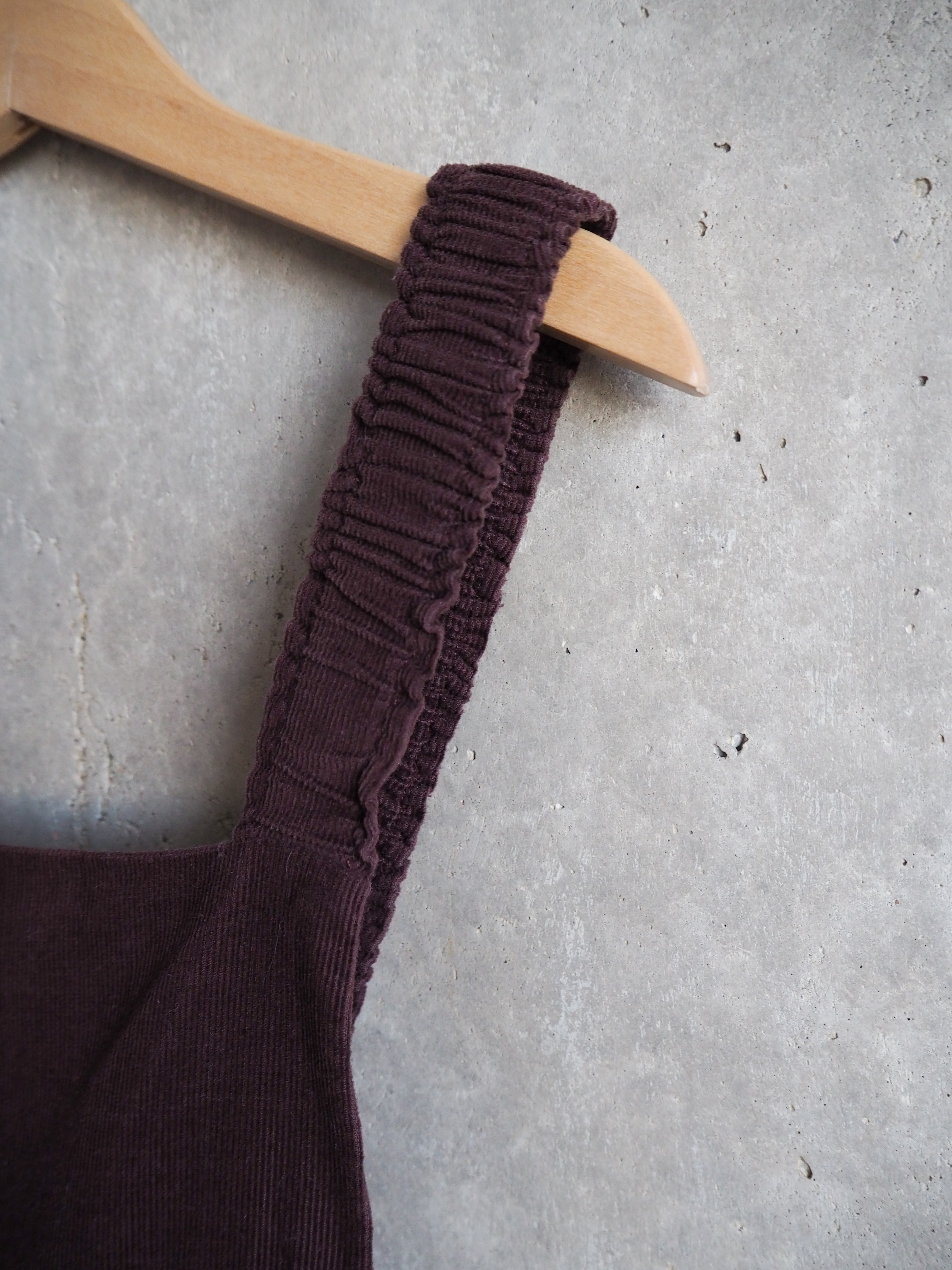 Sukienka sztruksowa Lil Atelier