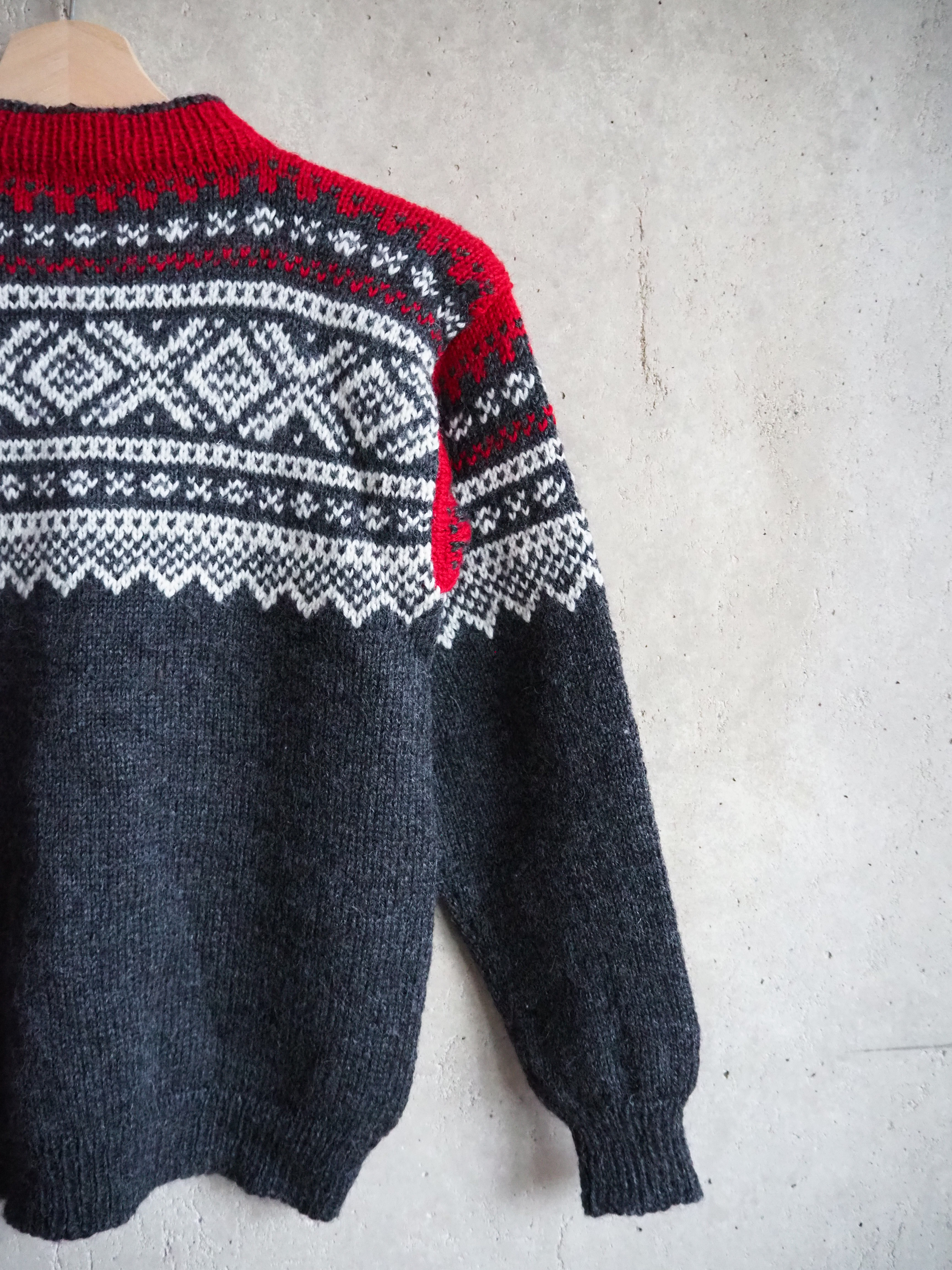 Sweter w norweskie wzory Wełna