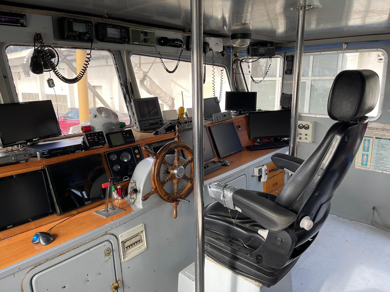 BARCO DE PESCA PROFESIONAL "SANT GENIS"