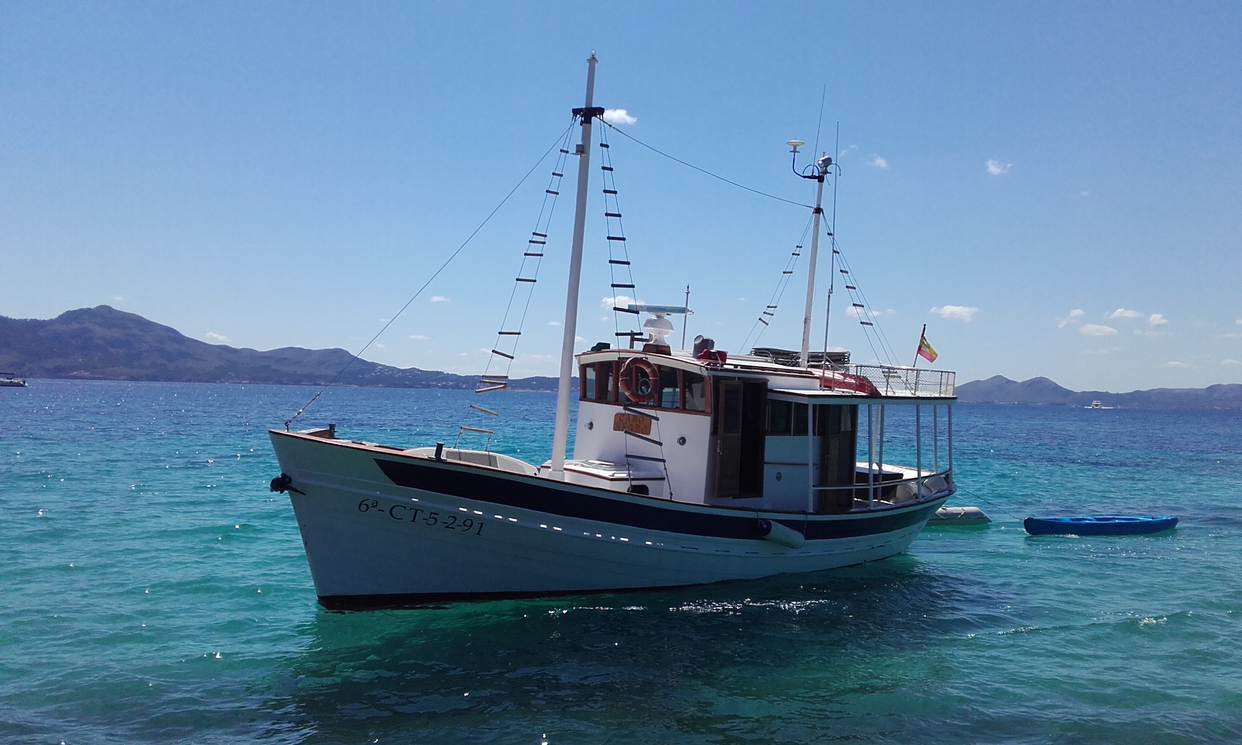 BARCO DE CHARTER Y PESCA DE MADERA "CABO NEGRO" (VENDIDO)