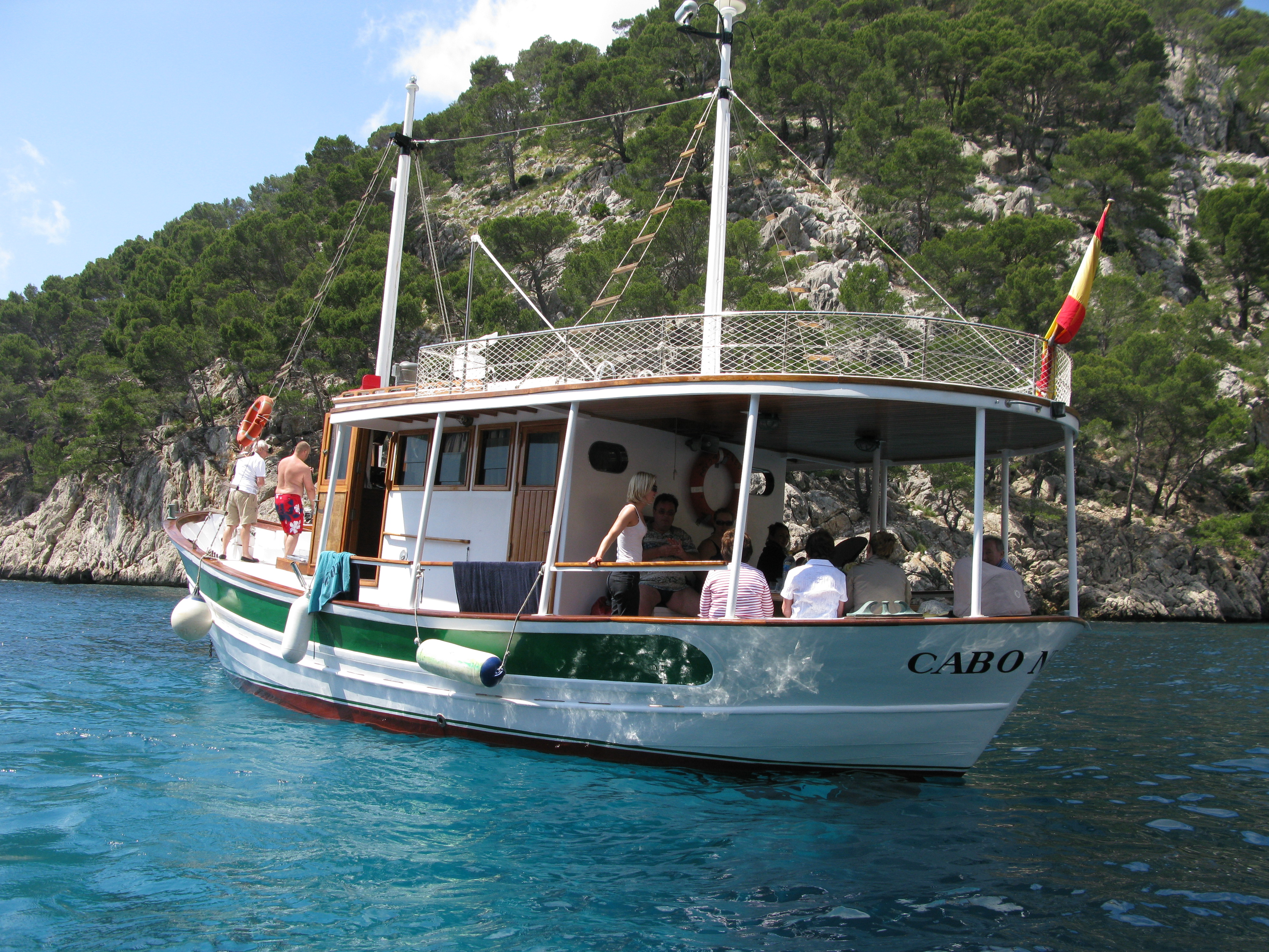 BARCO DE CHARTER Y PESCA DE MADERA "CABO NEGRO" (VENDIDO)