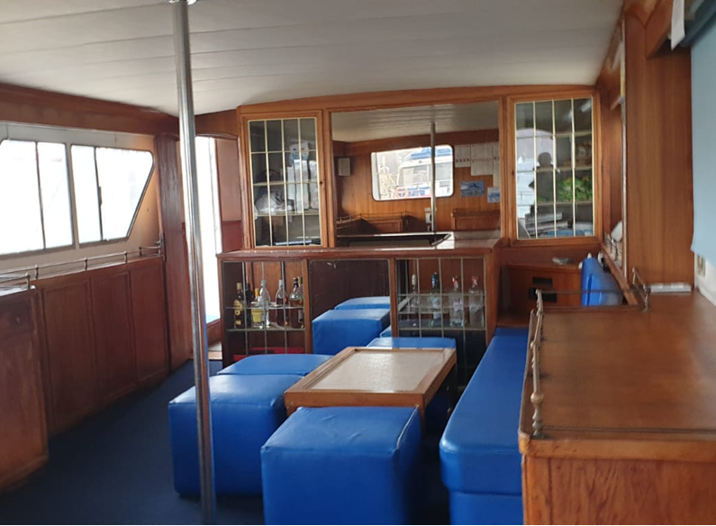 CRUCERO DE PASAJE Y TURISMO "TINA"