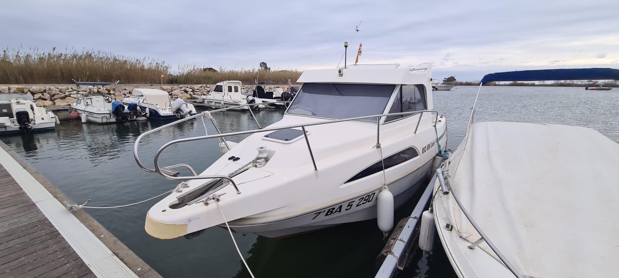 LANCHA RIO 800 CABIN FISCH
