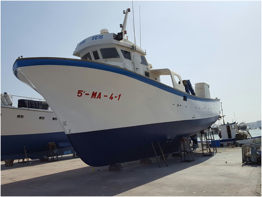 MONOCASCO CON GRUA PREPARADO PARA TRABAJOS PORTUARIOS Y SUBMARINOS