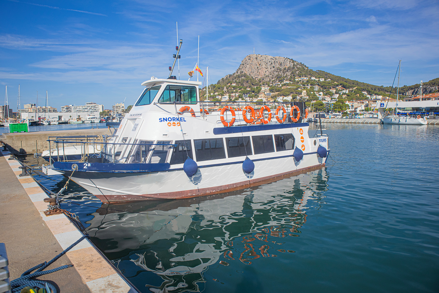 Barco turístico de pasajeros JURIOLA