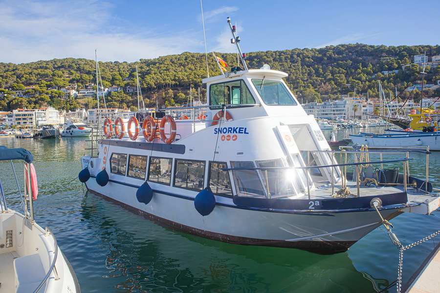 Barco turístico de pasajeros JURIOLA
