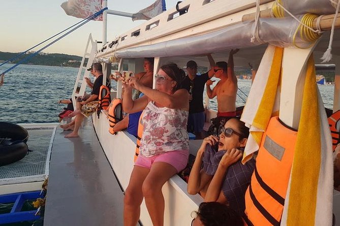 SUNSET PARTY YACTH/WITH DRINKS & FOODS 3PM TO 6 PM