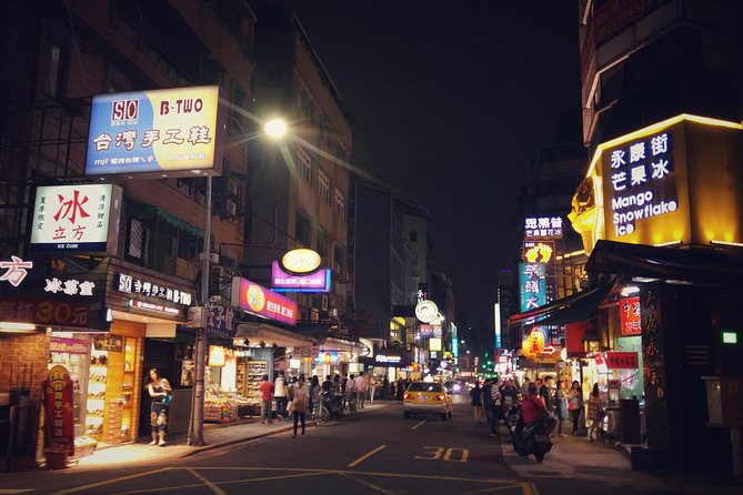 City Bike Tour with Night Market Experience in Taipei, Taiwan
