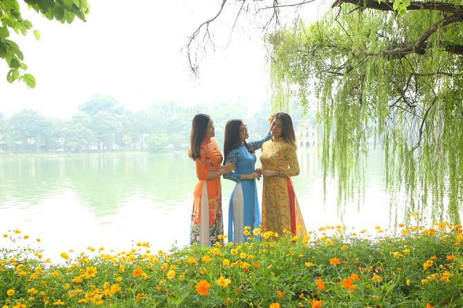 Hanoi: Tradditional Ao Dai & Non La Rental in Vietnam