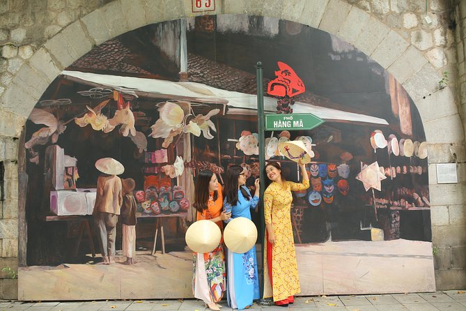 Hanoi: Tradditional Ao Dai & Non La Rental in Vietnam